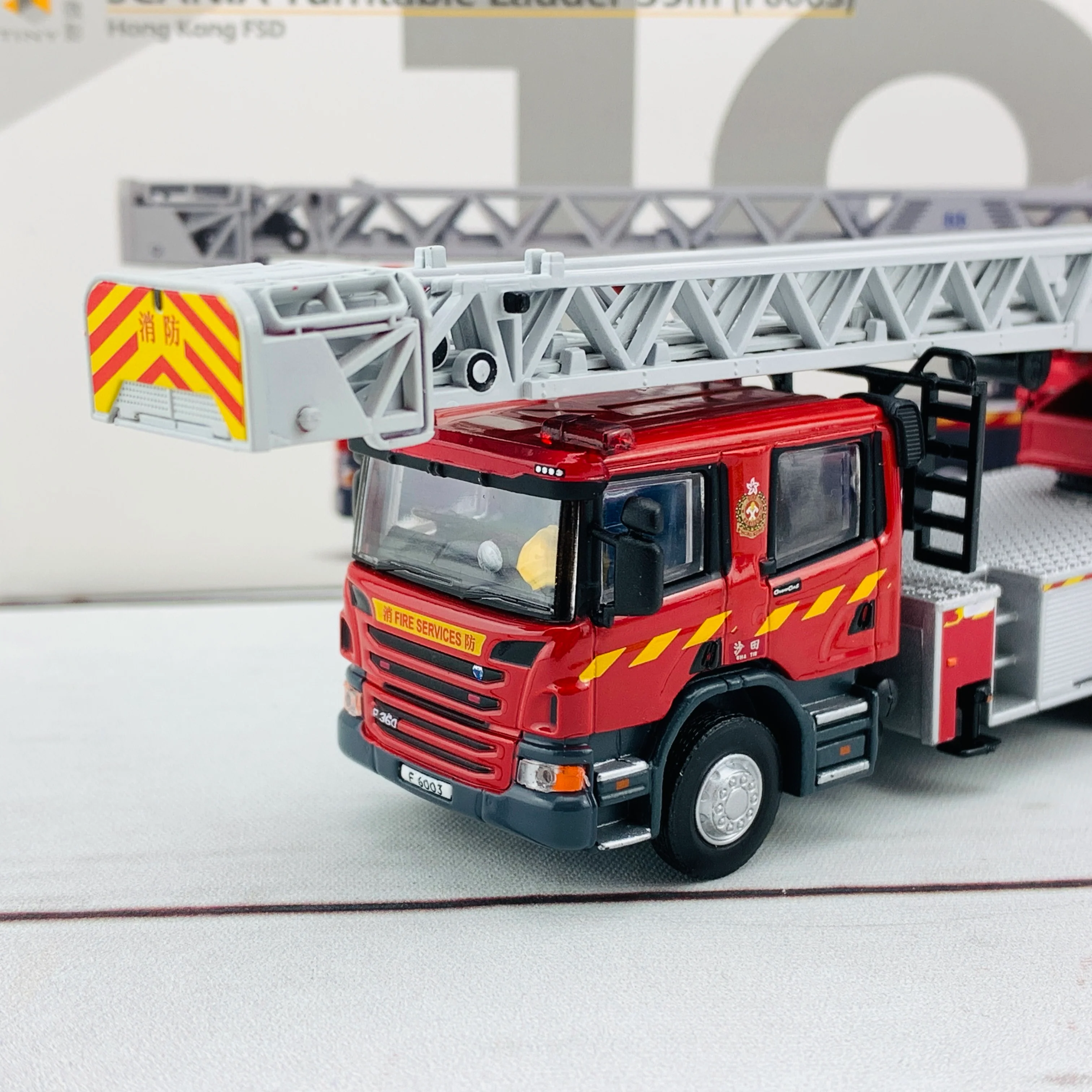 1/76 Tiny 微影 199 Scania HKFSD Turntable Ladder 55m (F6003) 消防處旋轉台鋼梯車 55米 ATC64677 - Image 3