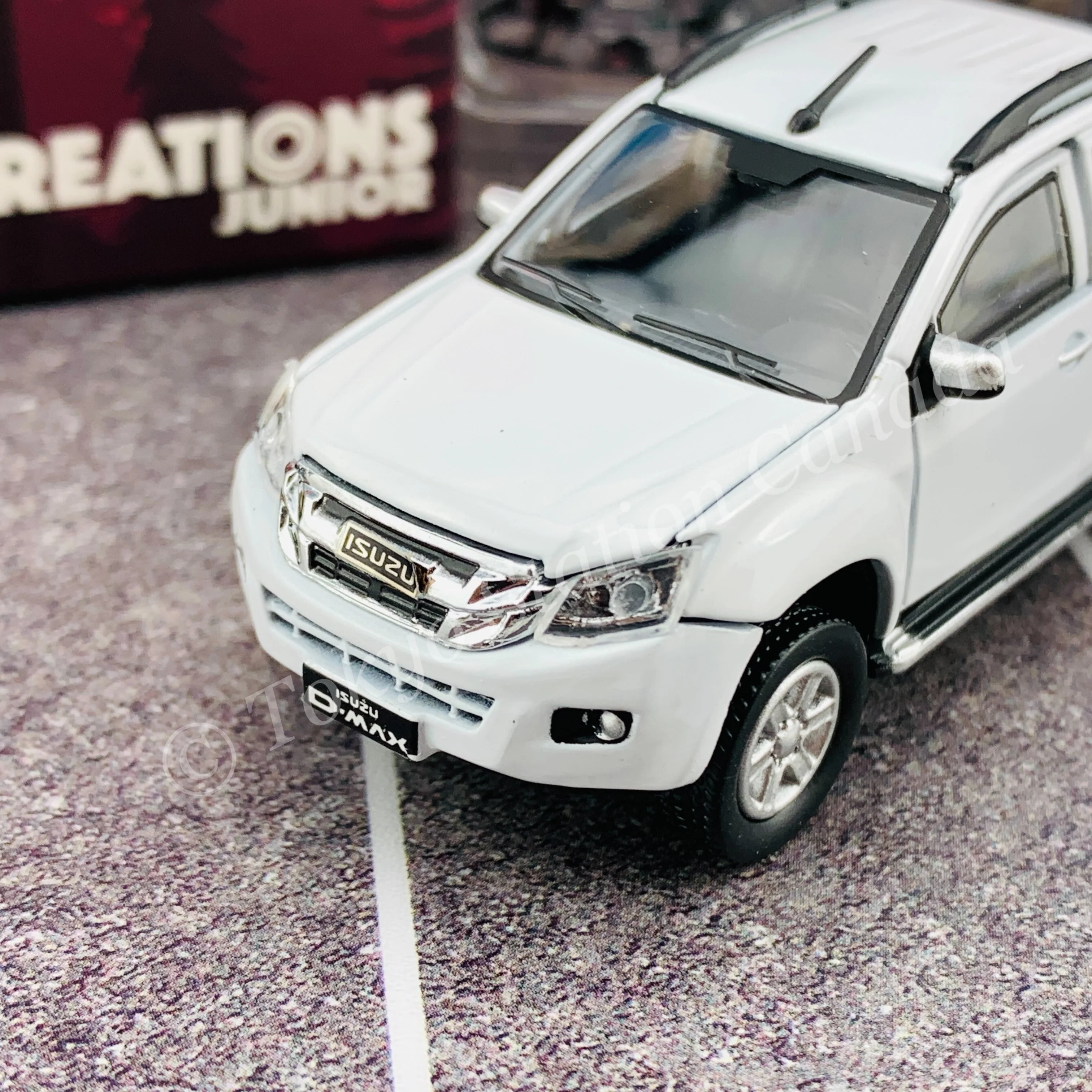BM CREATIONS JUNIOR 1/64 ISUZU 2016 D-MAX White with Accessory Pack RHD 64B0106 - Image 5