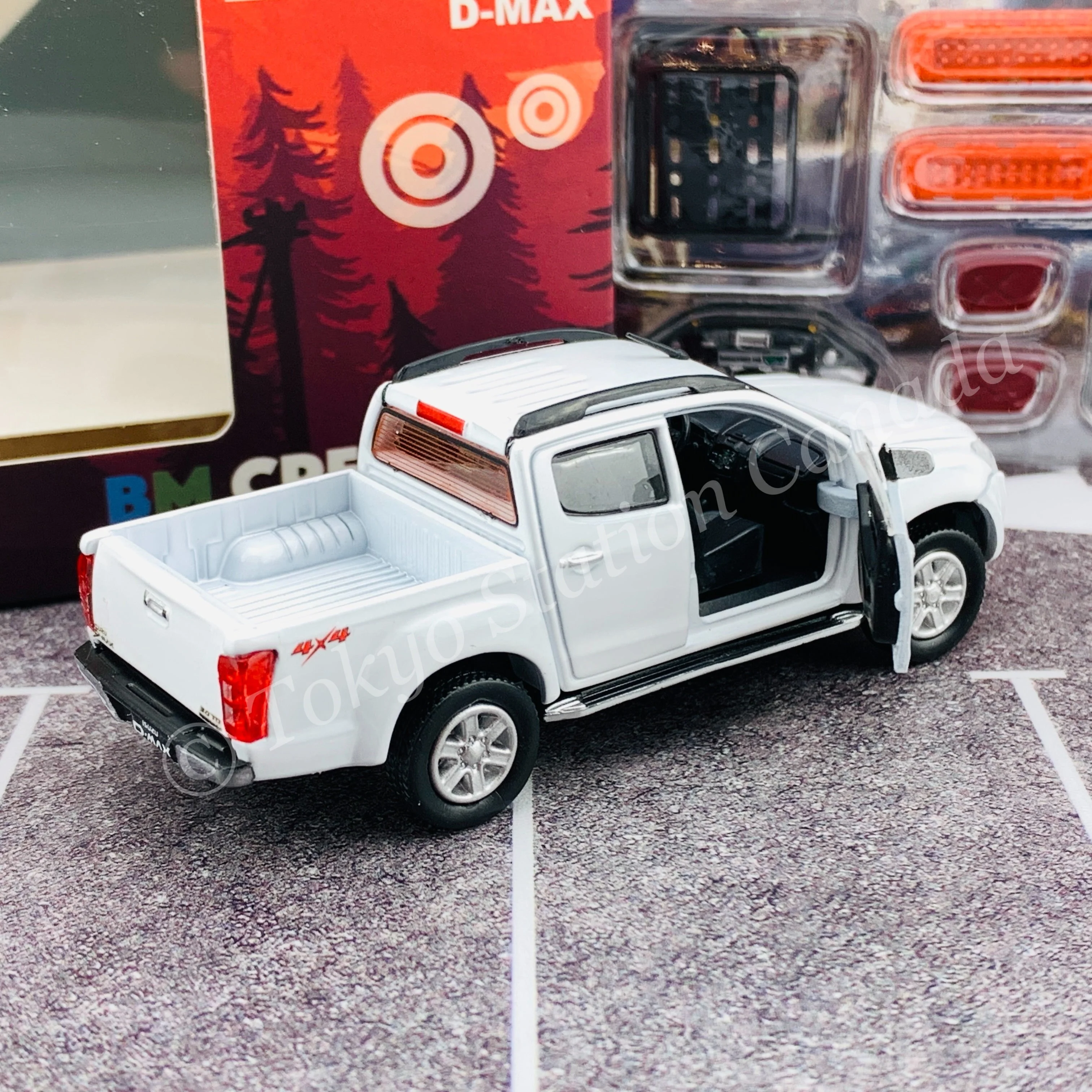 BM CREATIONS JUNIOR 1/64 ISUZU 2016 D-MAX White with Accessory Pack RHD 64B0106 - Image 6