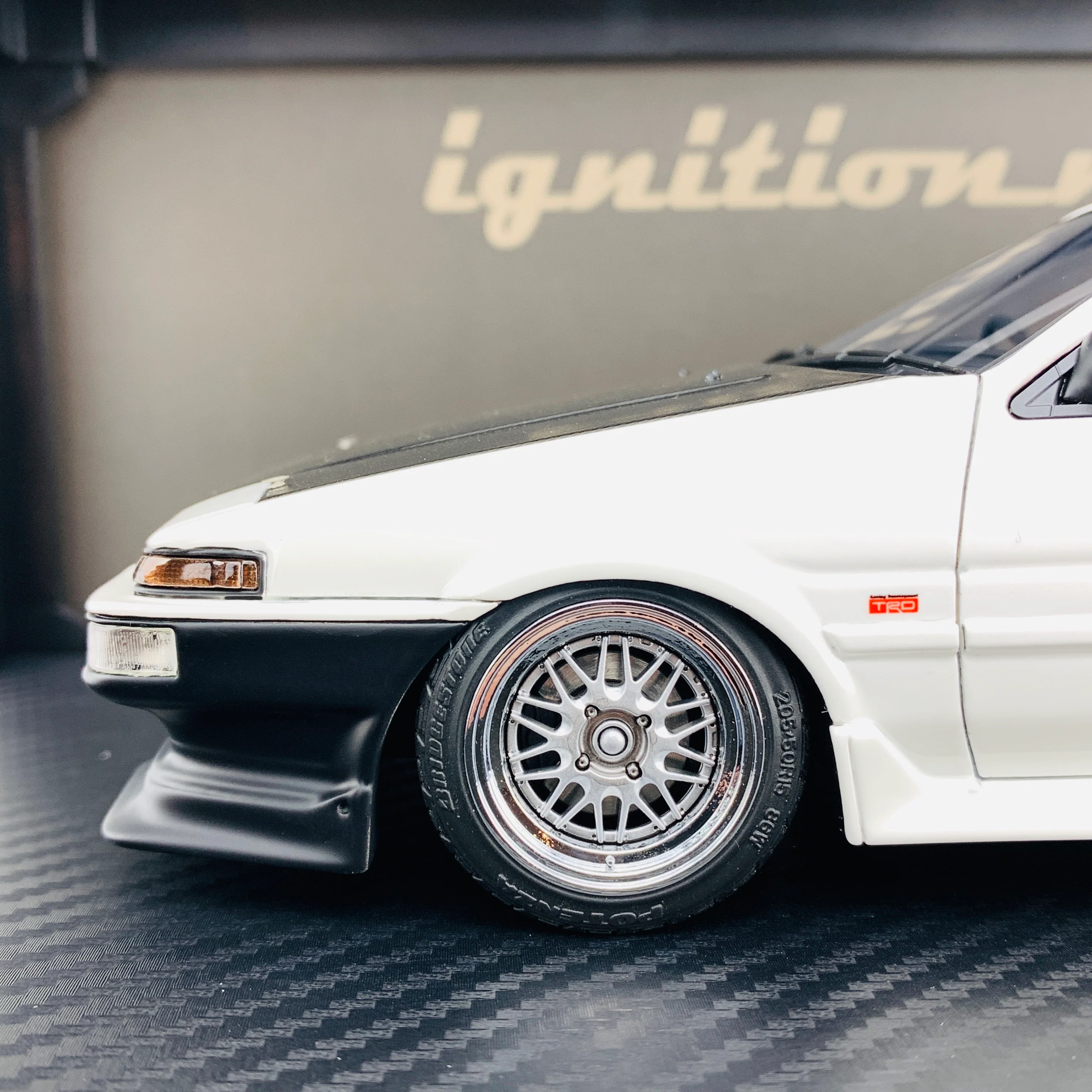 Ignition Model 1/18 Toyota Sprinter Trueno AE86 3 Door TK-Street Early Version White IG1772 - Image 3