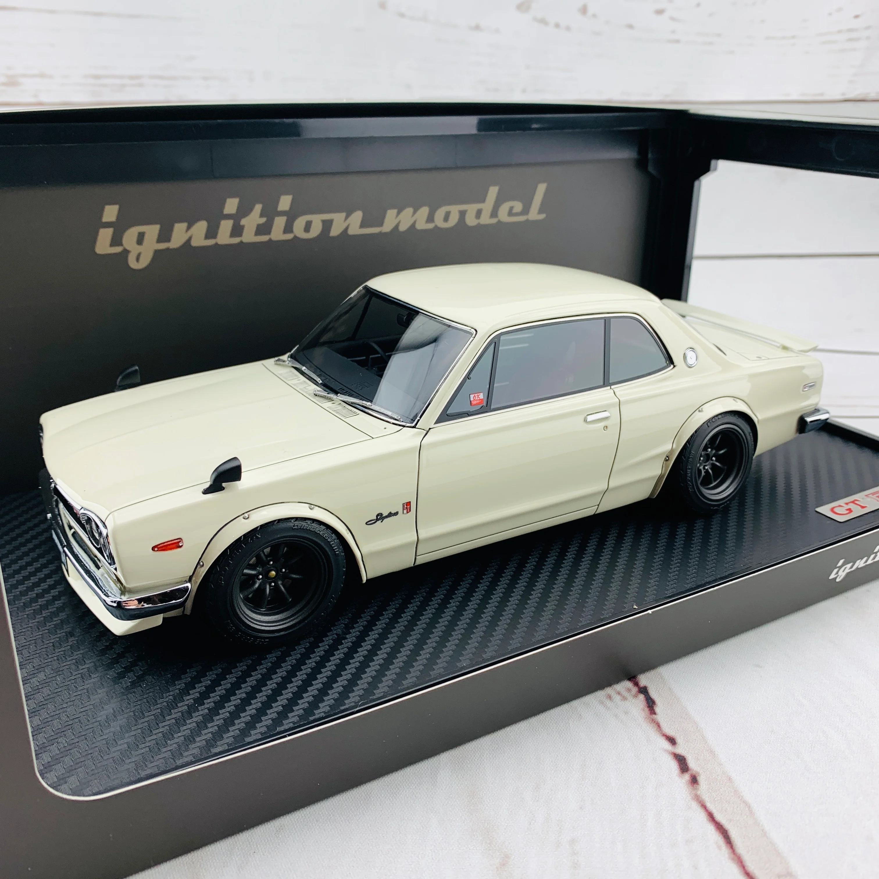 Ignition Model 1/18 Nissan Skyline 2000 GTR KPGC10 White IG1787 - Image 2
