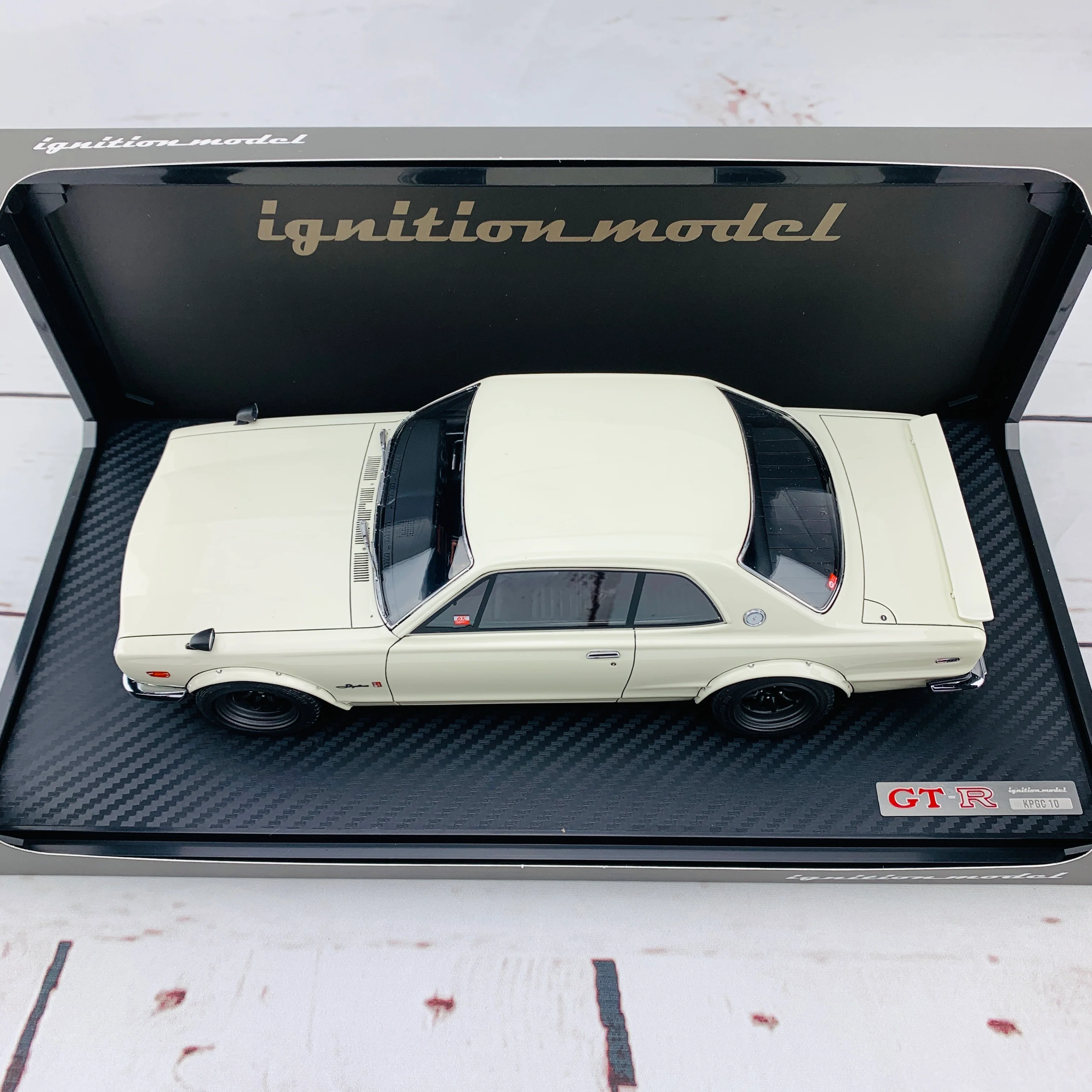 Ignition Model 1/18 Nissan Skyline 2000 GTR KPGC10 White IG1787 - Image 4