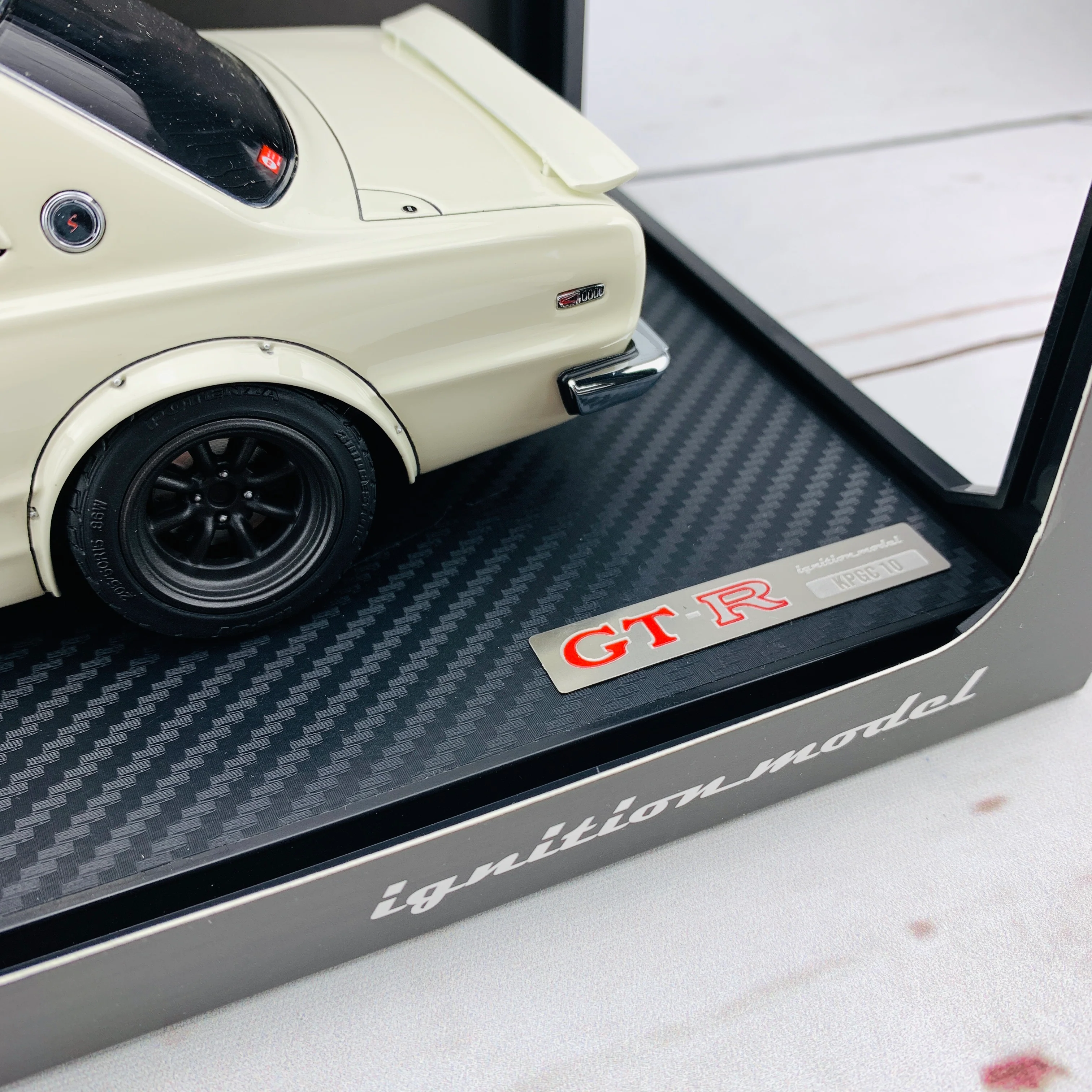Ignition Model 1/18 Nissan Skyline 2000 GTR KPGC10 White IG1787 - Image 5