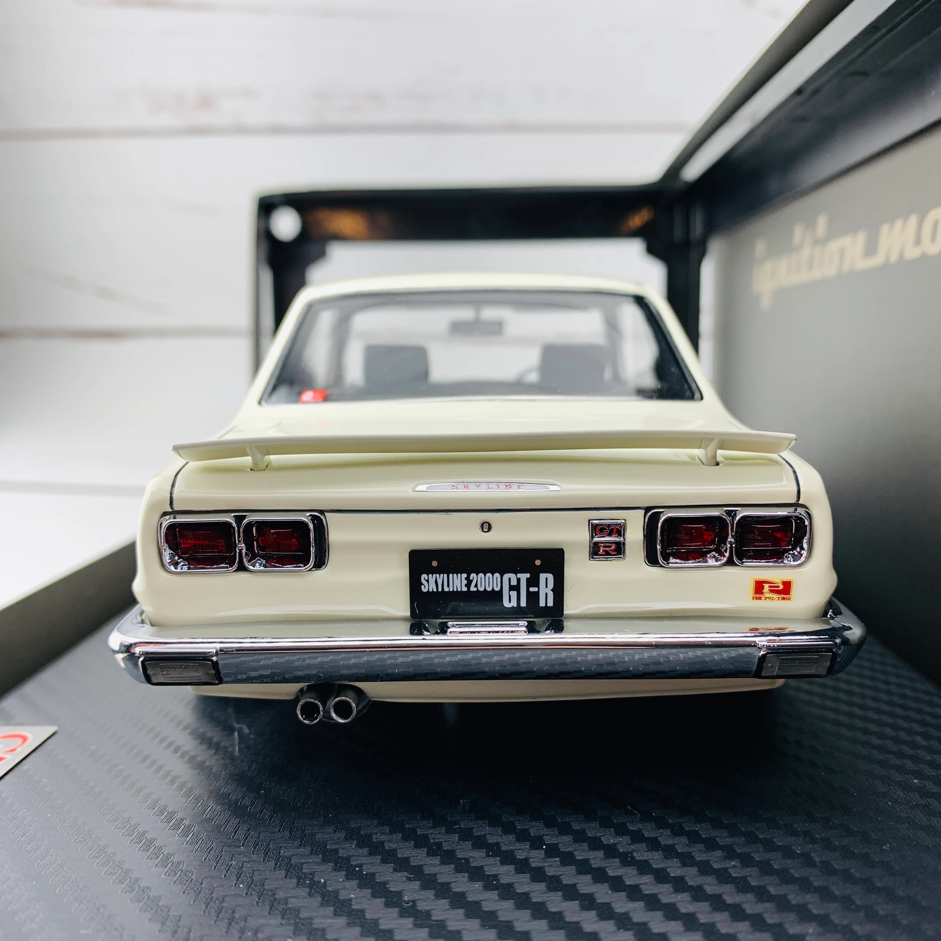 Ignition Model 1/18 Nissan Skyline 2000 GTR KPGC10 White IG1787 - Image 7