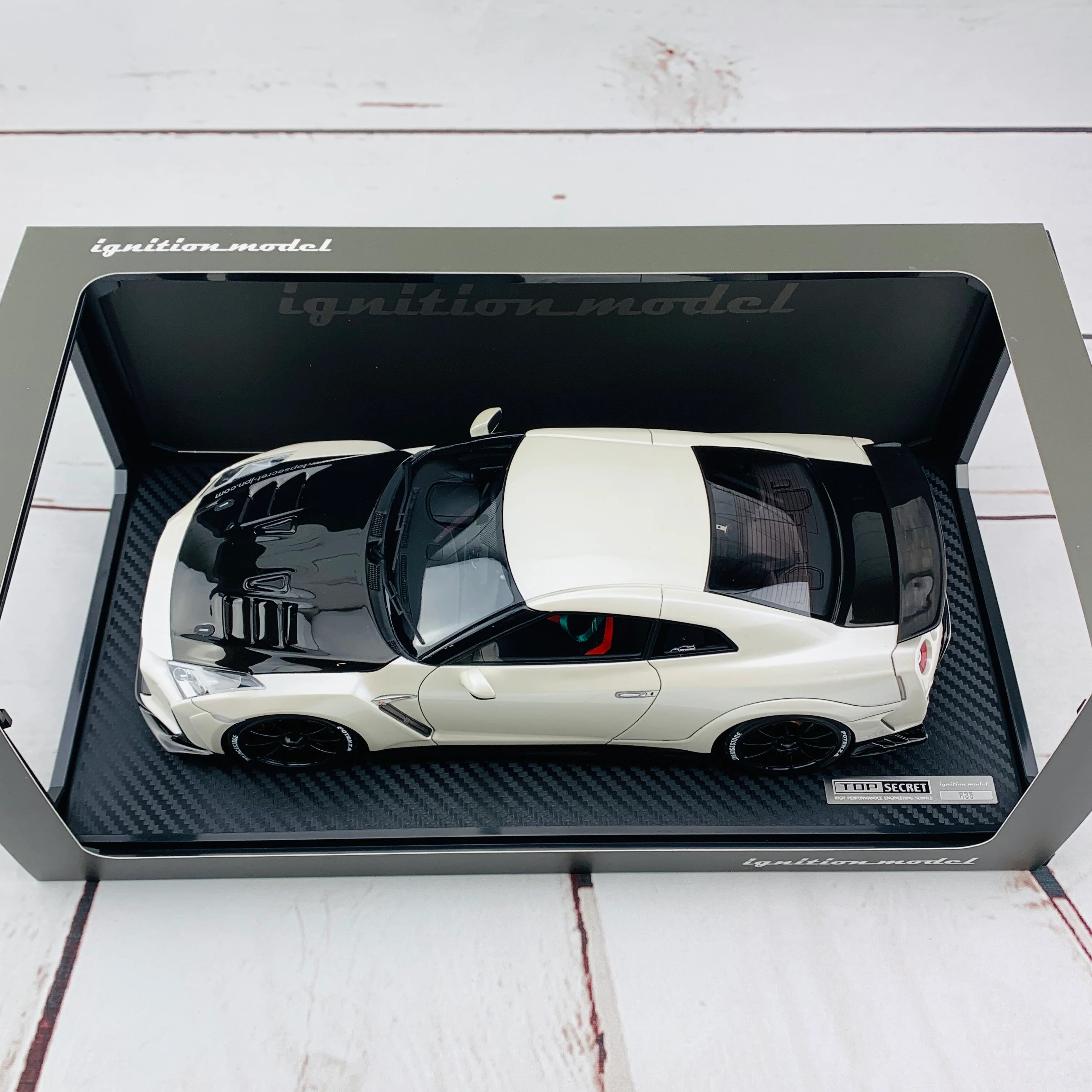 Ignition Model 1/18 TOP SECRET Nissan GTR R35 White Pearl IG1537 - Image 2