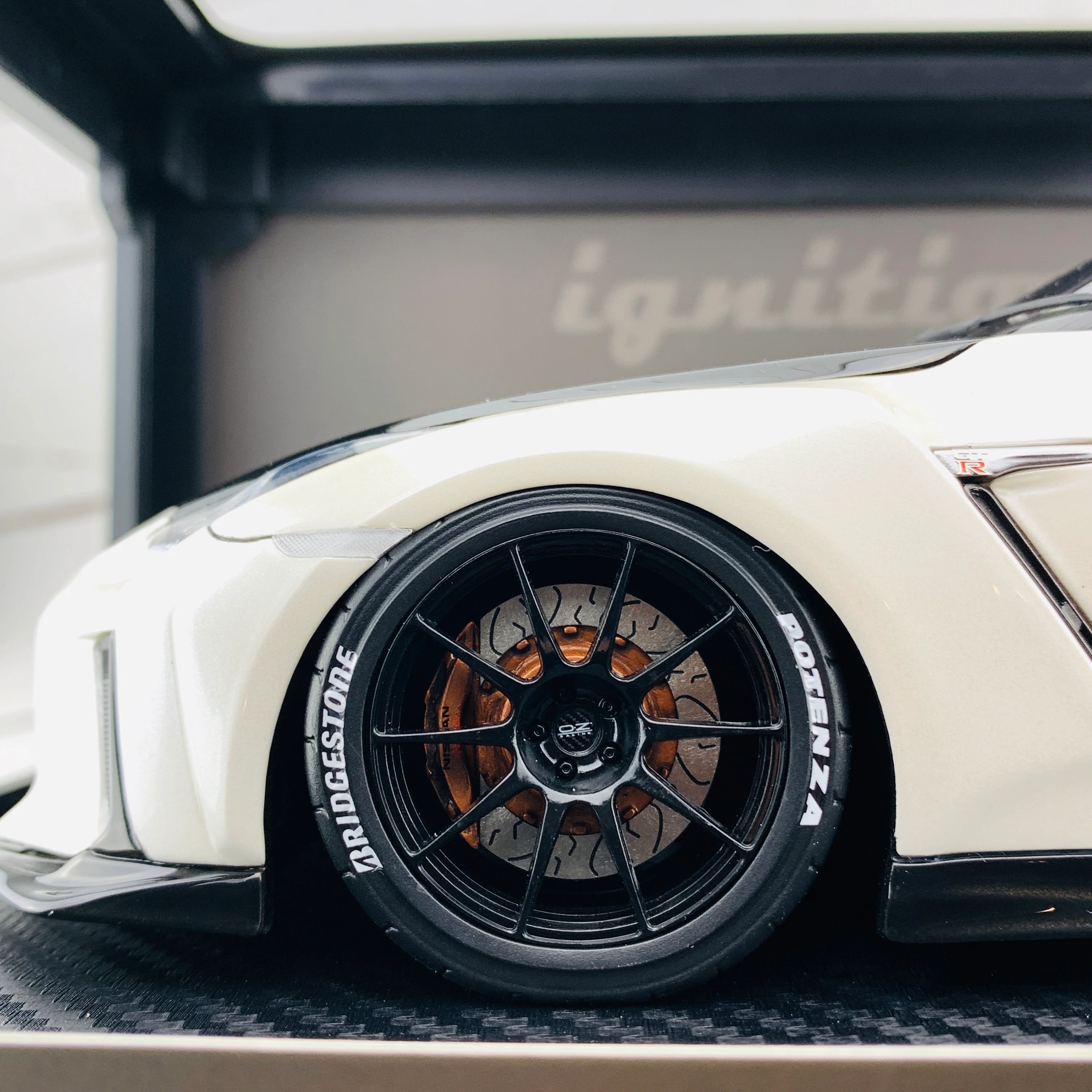 Ignition Model 1/18 TOP SECRET Nissan GTR R35 White Pearl IG1537 - Image 3