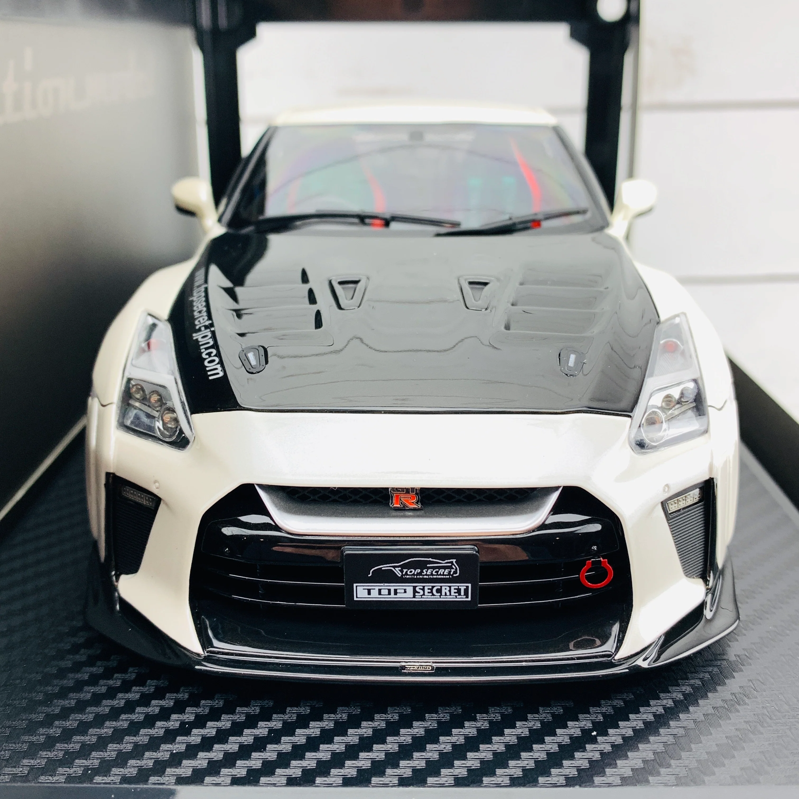 Ignition Model 1/18 TOP SECRET Nissan GTR R35 White Pearl IG1537 - Image 5