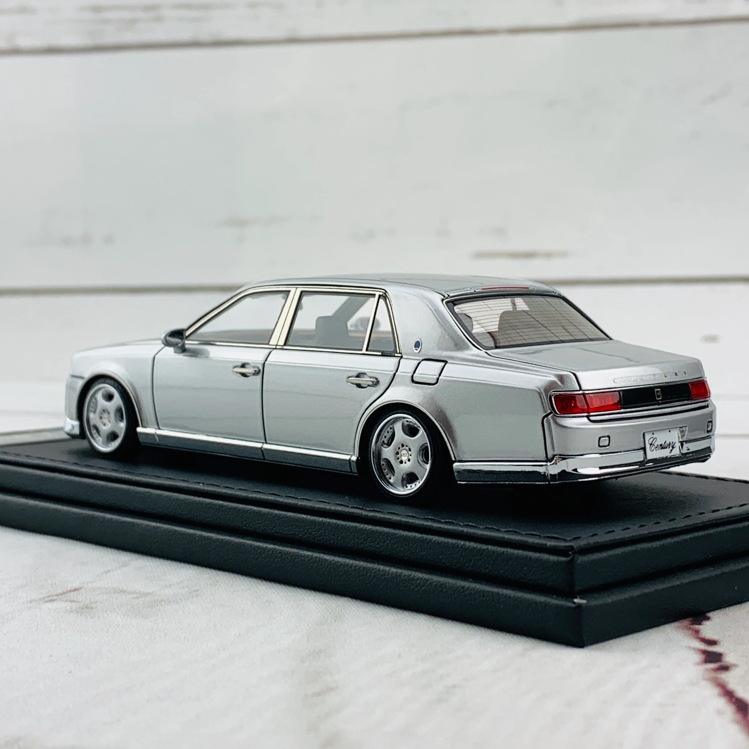 Ignition Model 1/43 Toyota Century UWG60 Silver IG1730 - Image 4