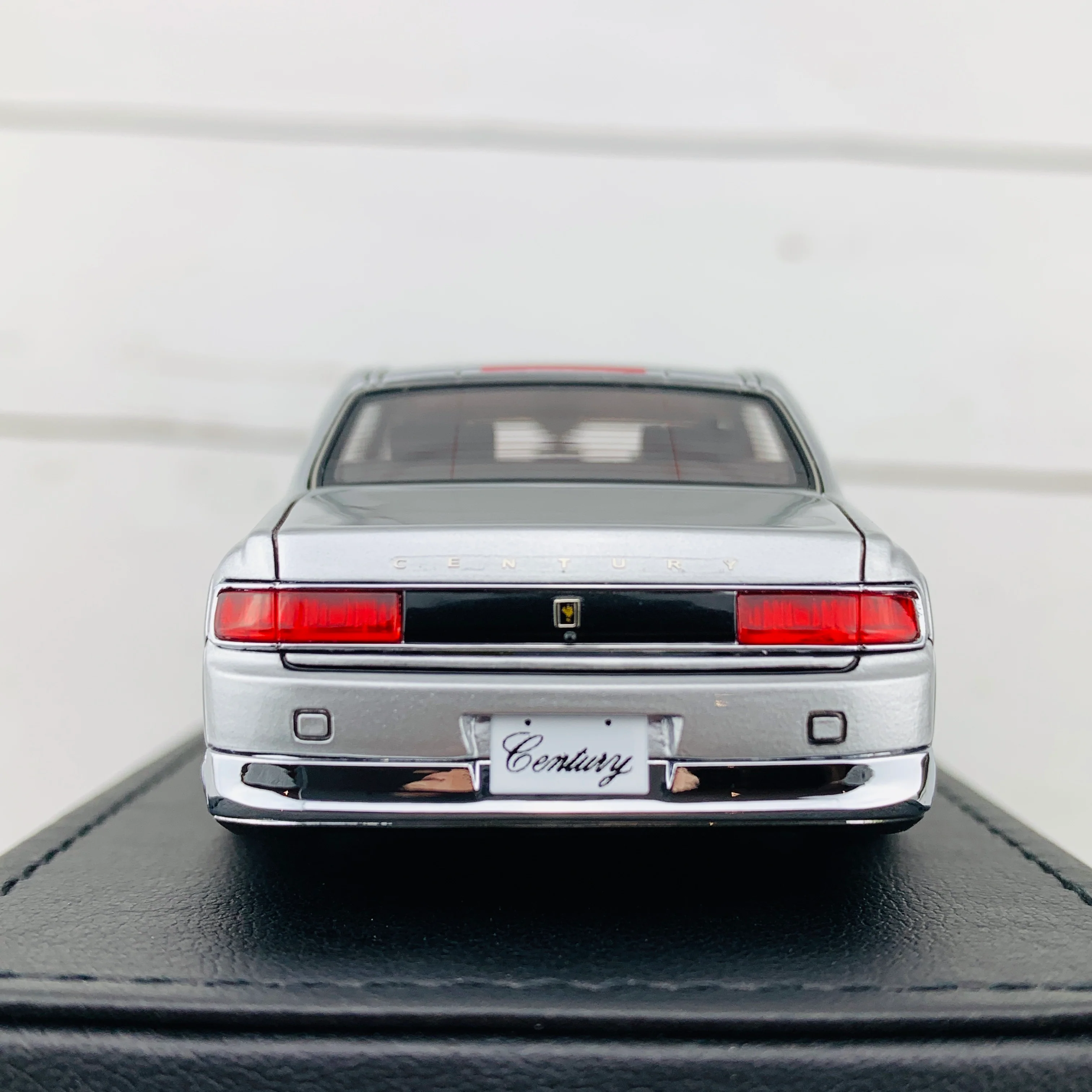 Ignition Model 1/43 Toyota Century UWG60 Silver IG1730 - Image 5