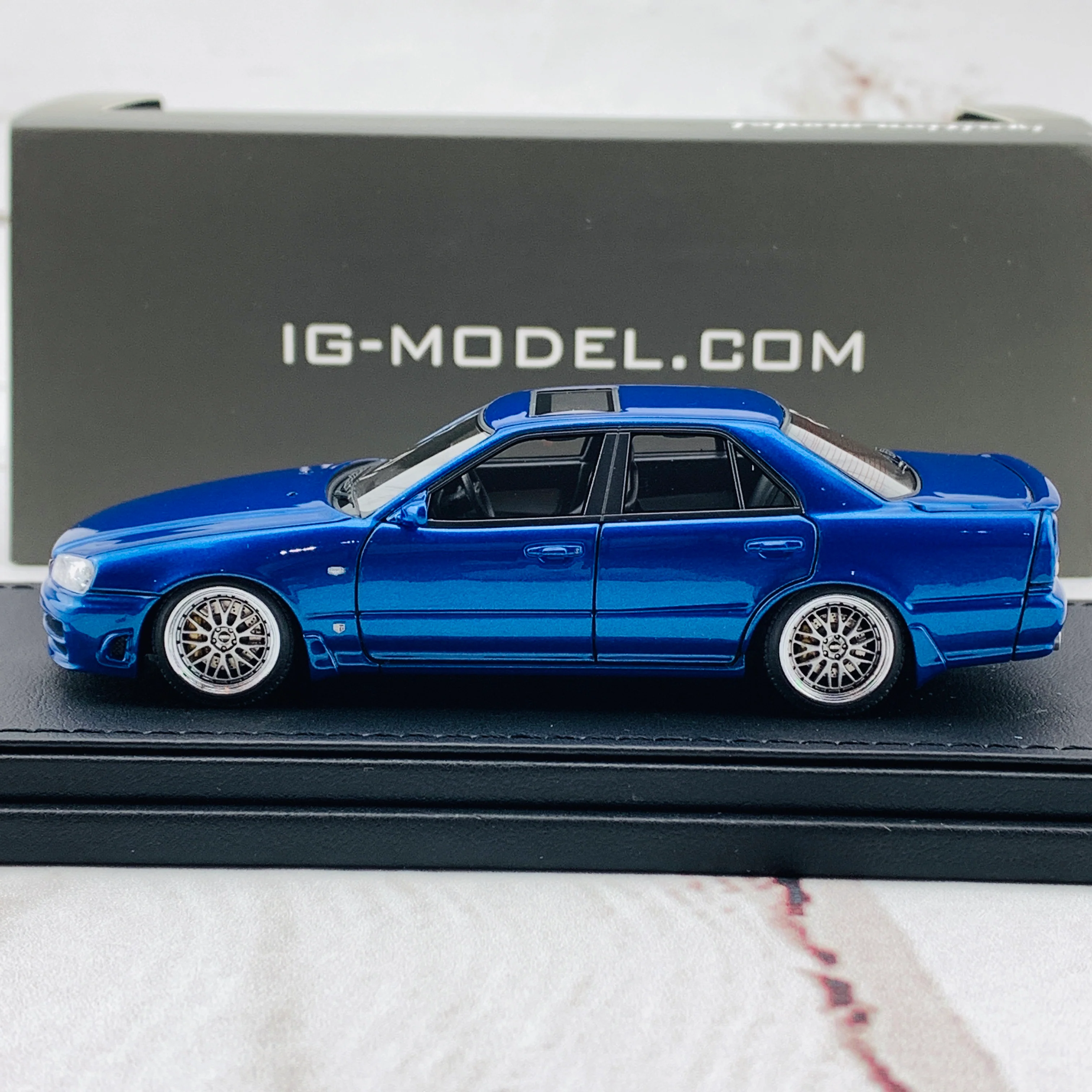 Ignition Model 1/43 Nissan Skyline 25GT Turbo ER34 Blue Metallic IG1612 - Image 2
