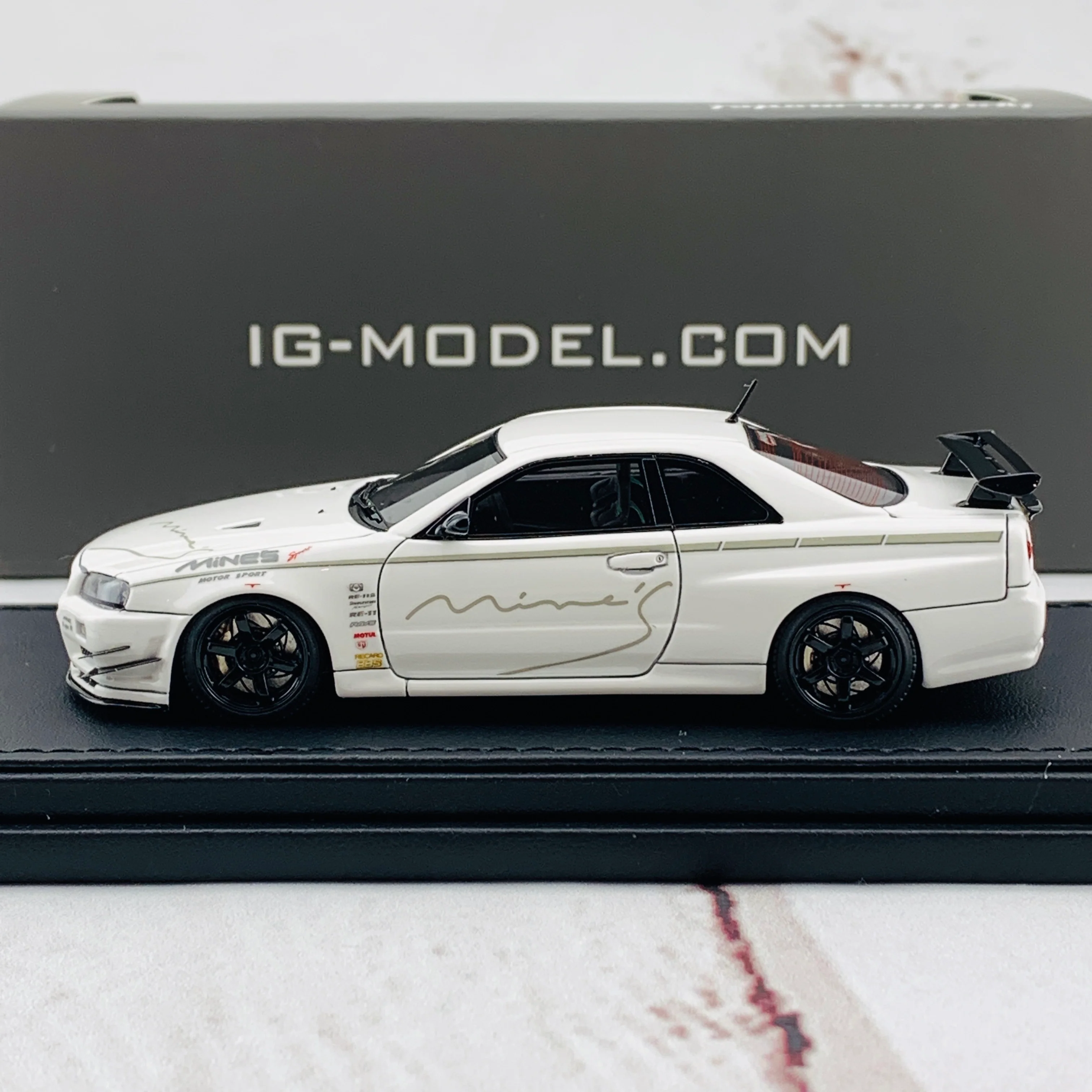 Ignition Model 1/43 Nissan Skyline GTR Mine's R34 White IG1812 - Image 2