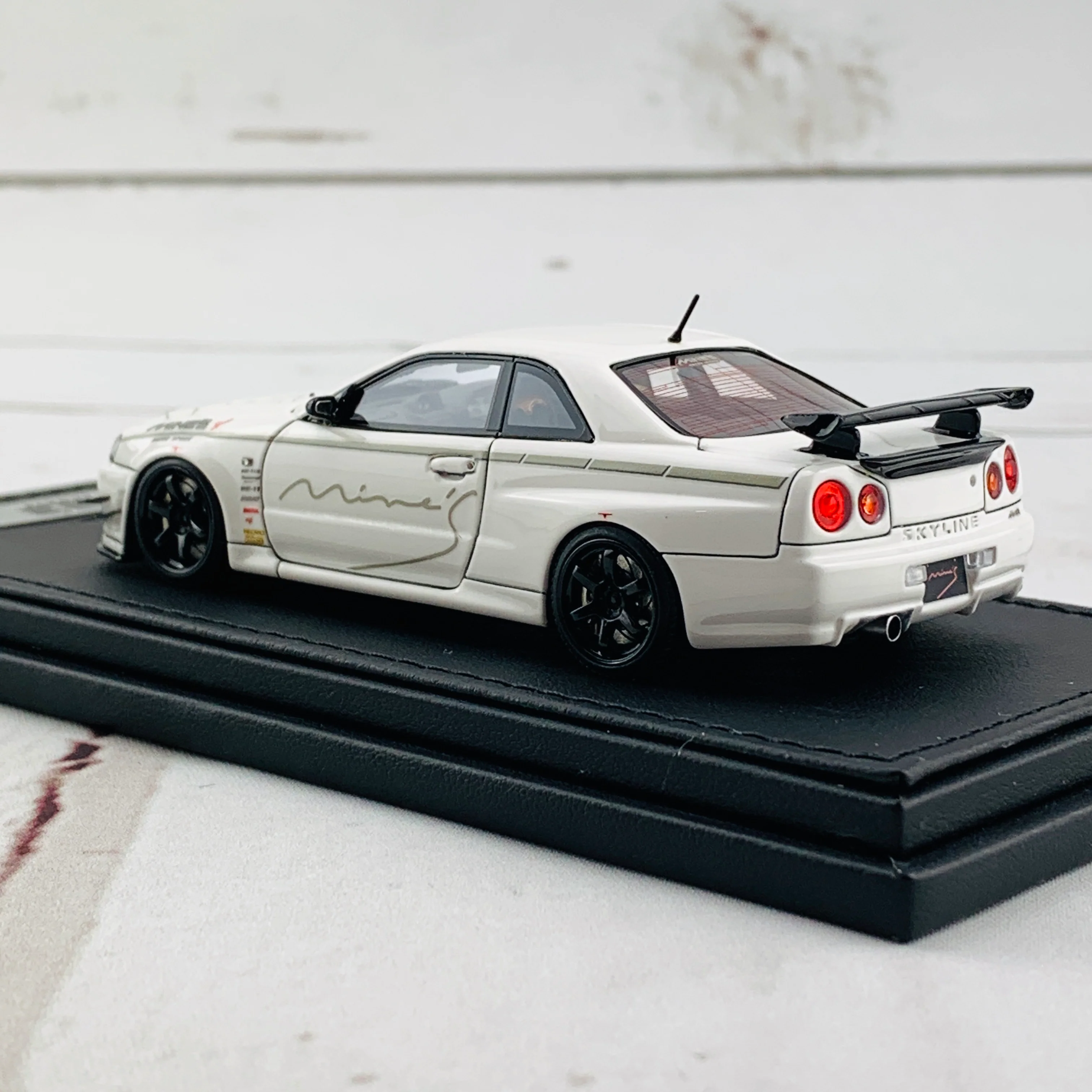 Ignition Model 1/43 Nissan Skyline GTR Mine's R34 White IG1812 - Image 5
