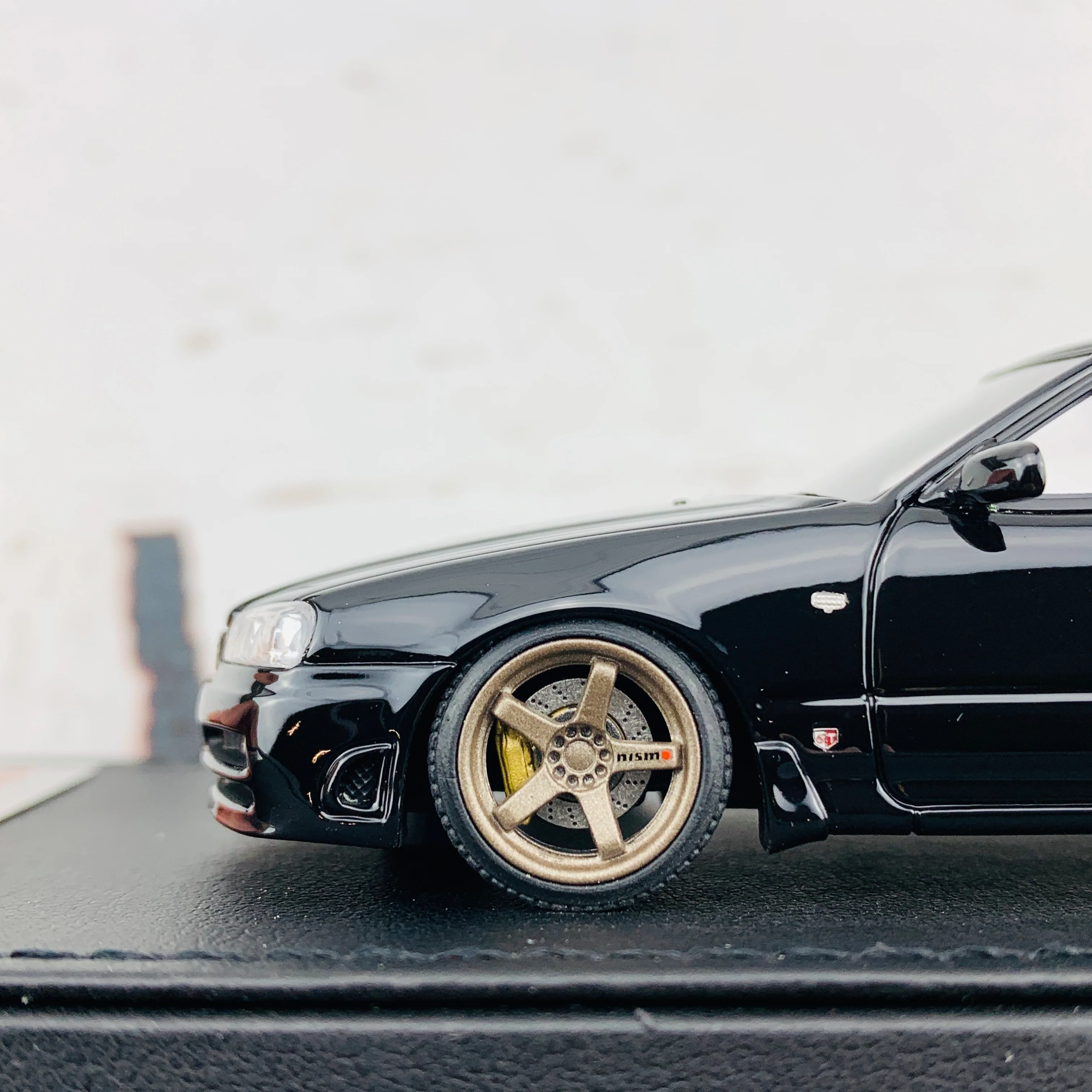Ignition Model 1/43 Nissan Skyline 25GT Turbo ER34 Black IG1614 - Image 3