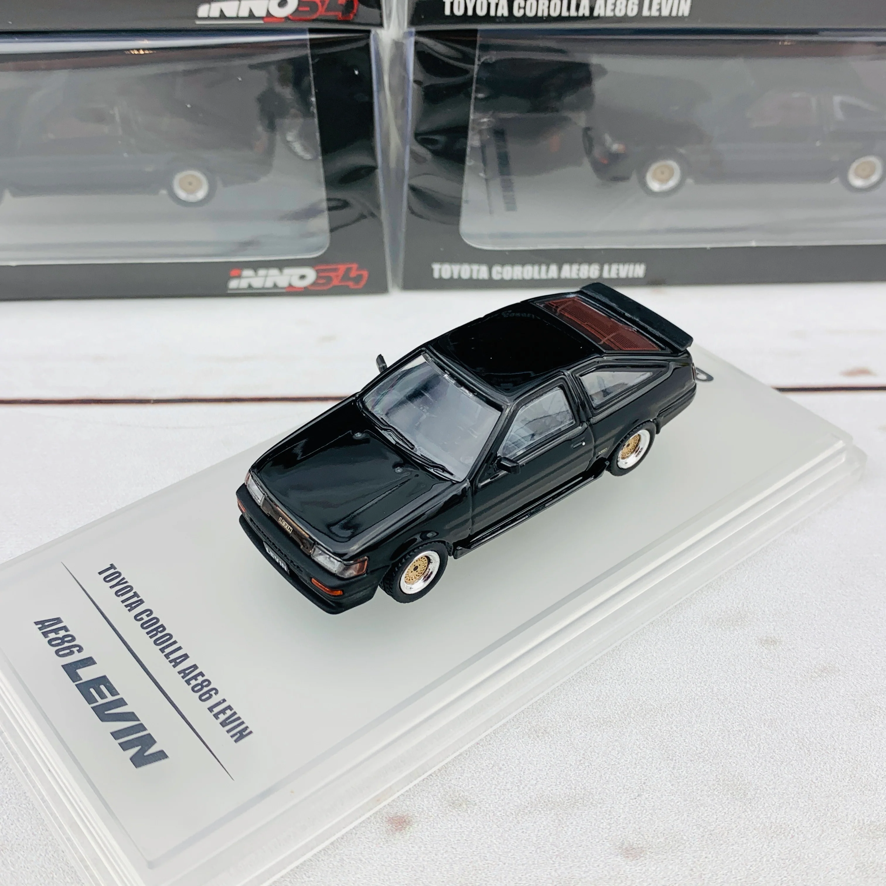 INNO64 1/64 Toyota Corolla AE86 Levin Black with Extra wheels set and water slide decals IN64-AE86-BLA - Image 2