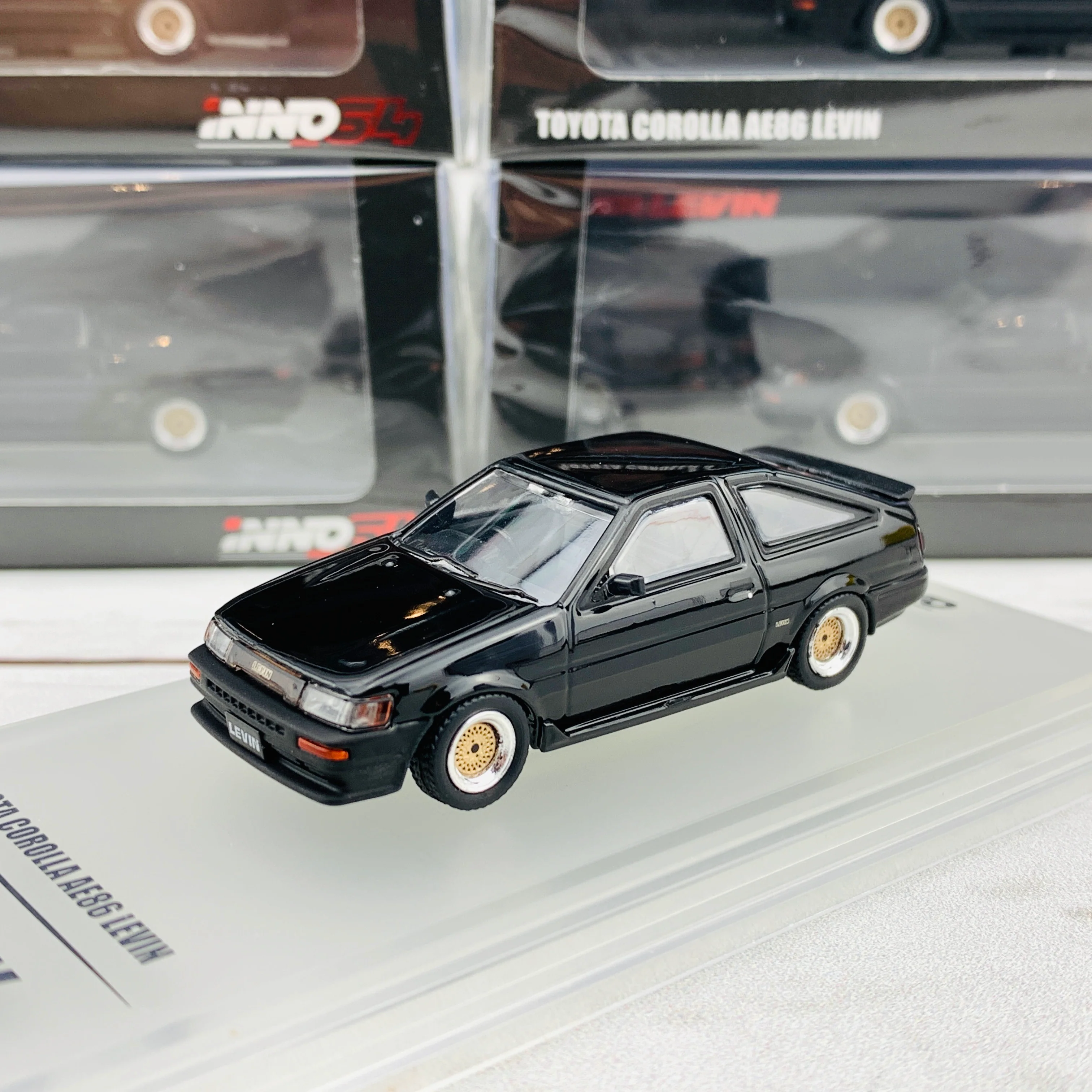 INNO64 1/64 Toyota Corolla AE86 Levin Black with Extra wheels set and water slide decals IN64-AE86-BLA - Image 3