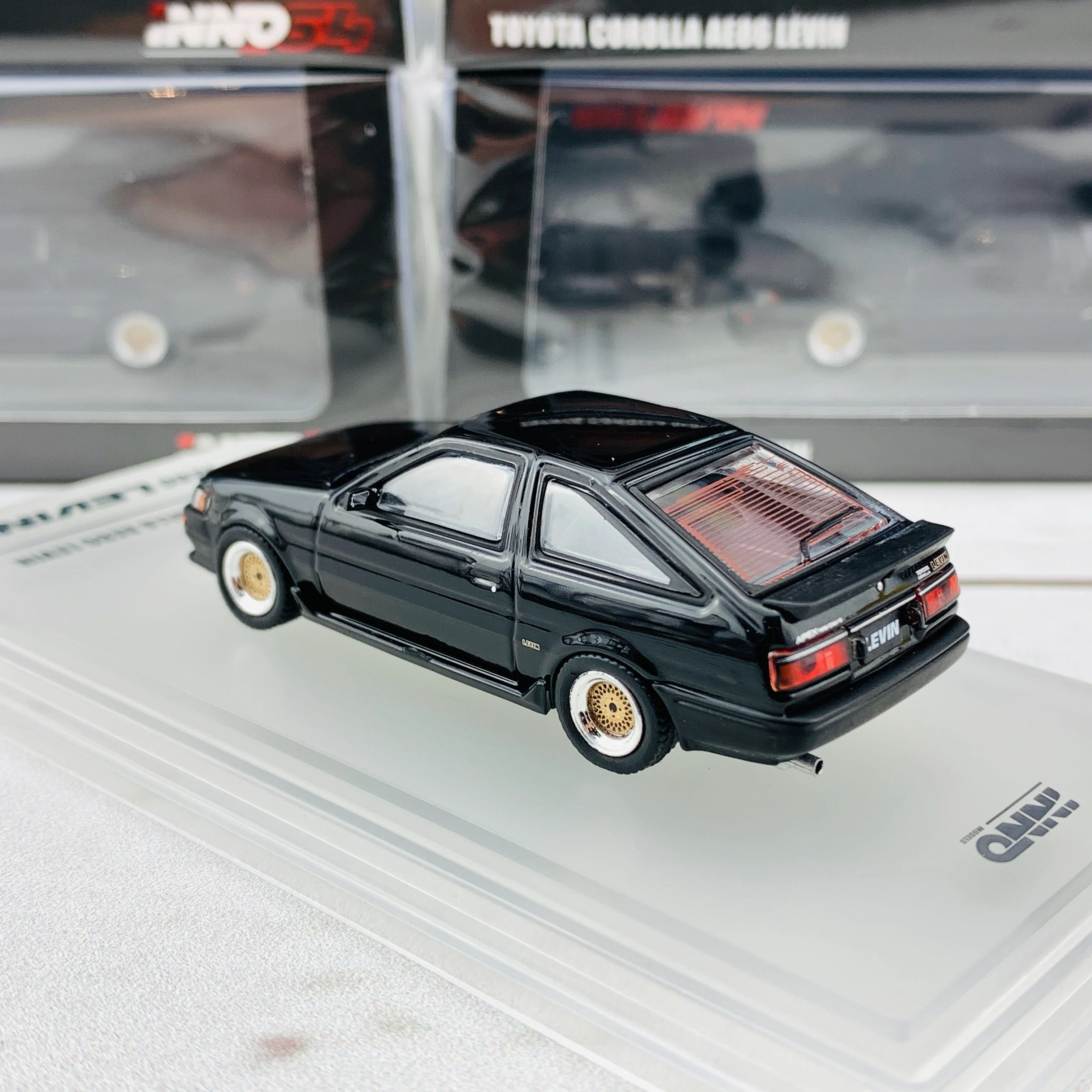 INNO64 1/64 Toyota Corolla AE86 Levin Black with Extra wheels set and water slide decals IN64-AE86-BLA - Image 4