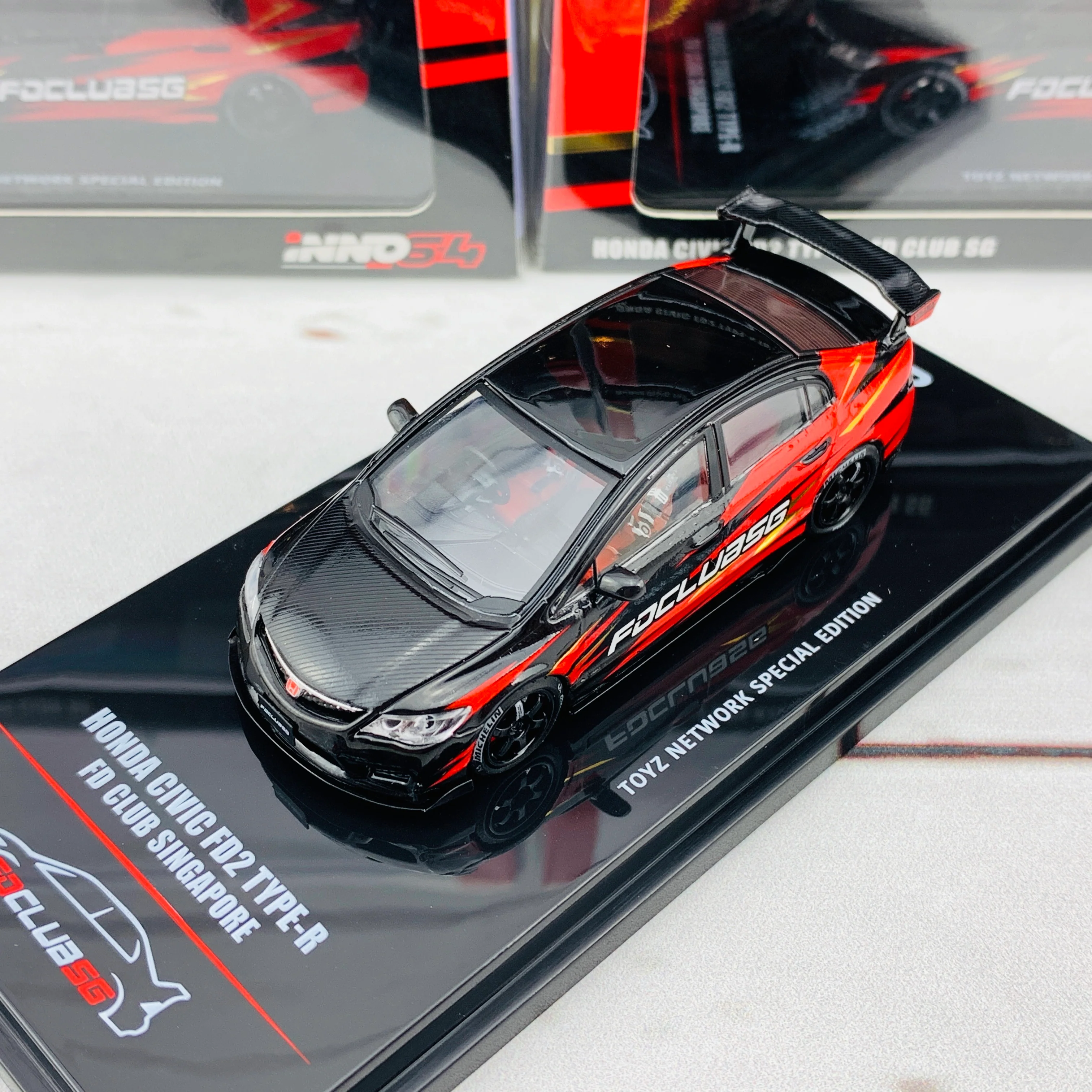 INNO64 1/64 Honda Civic FD2 Type-R FD Club Singapore with extra wheels set TOYZ Network Special Edition IN64-FD2-FDC19 - Image 2