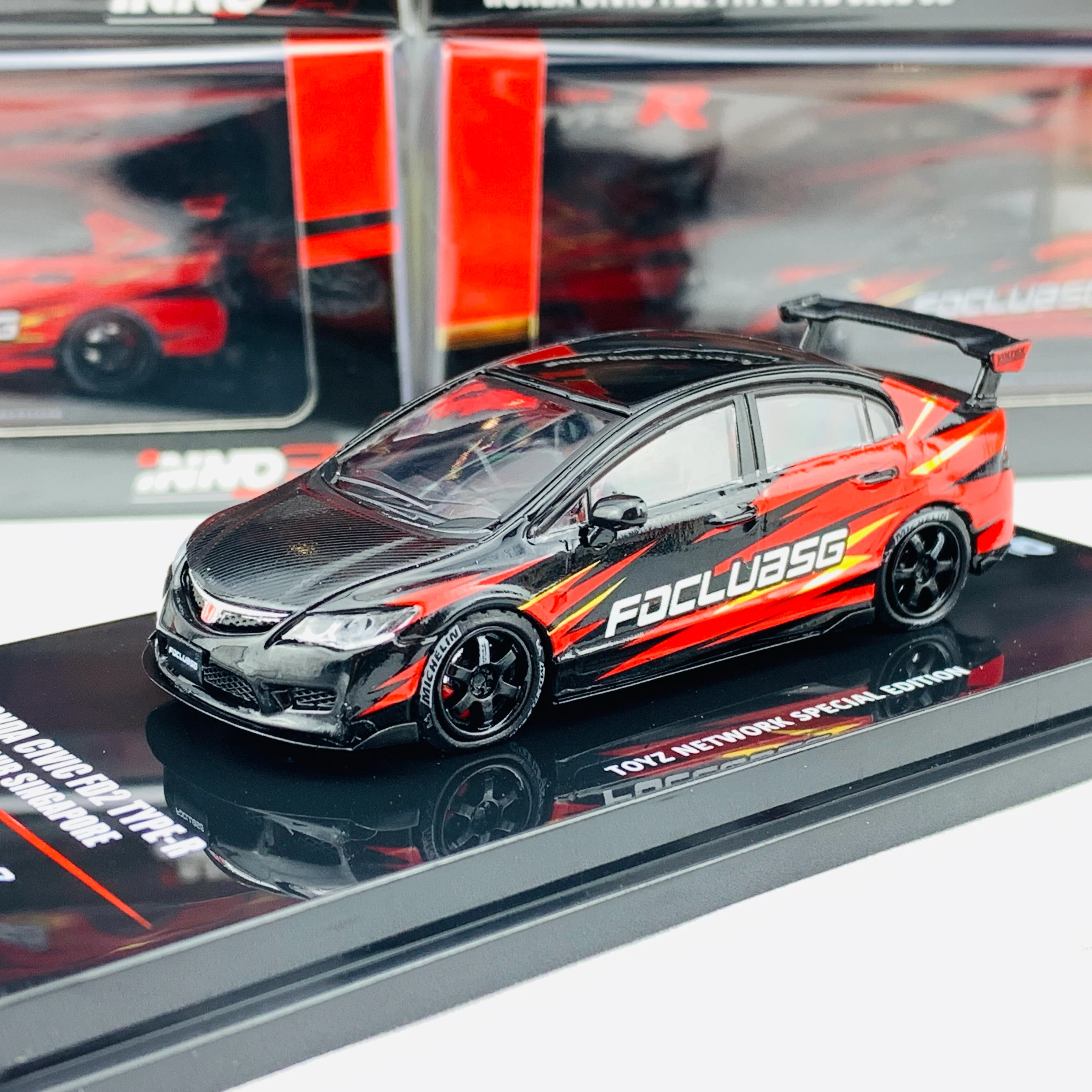 INNO64 1/64 Honda Civic FD2 Type-R FD Club Singapore with extra wheels set TOYZ Network Special Edition IN64-FD2-FDC19 - Image 3