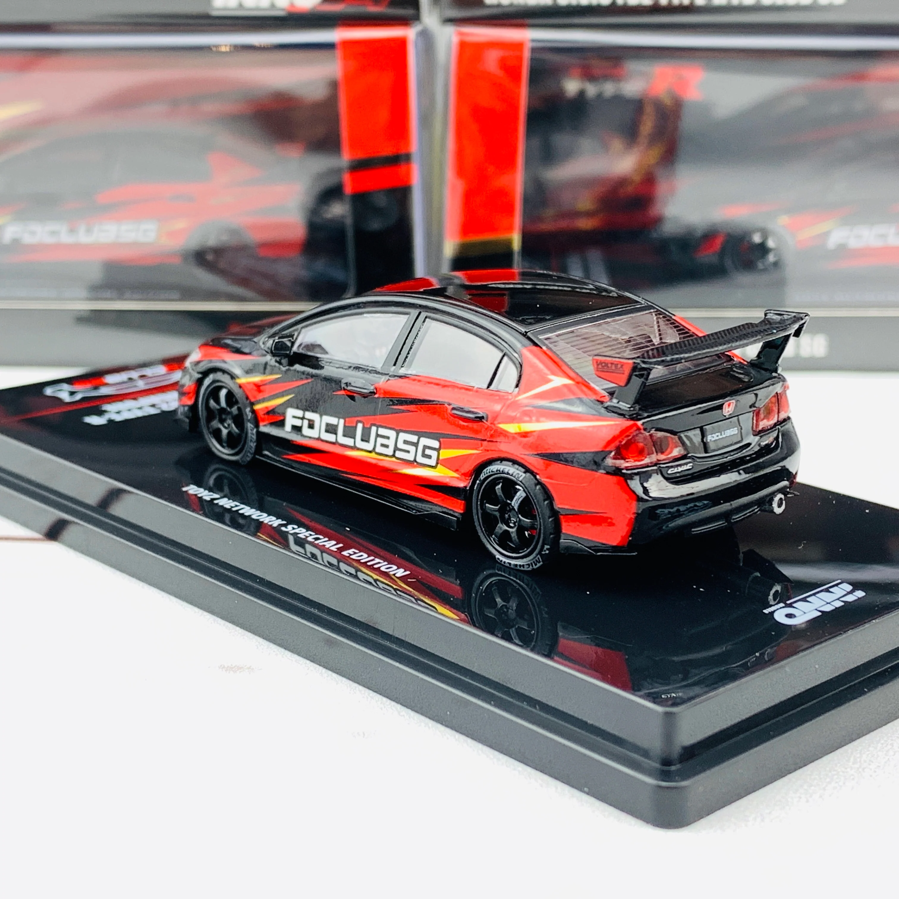 INNO64 1/64 Honda Civic FD2 Type-R FD Club Singapore with extra wheels set TOYZ Network Special Edition IN64-FD2-FDC19 - Image 4
