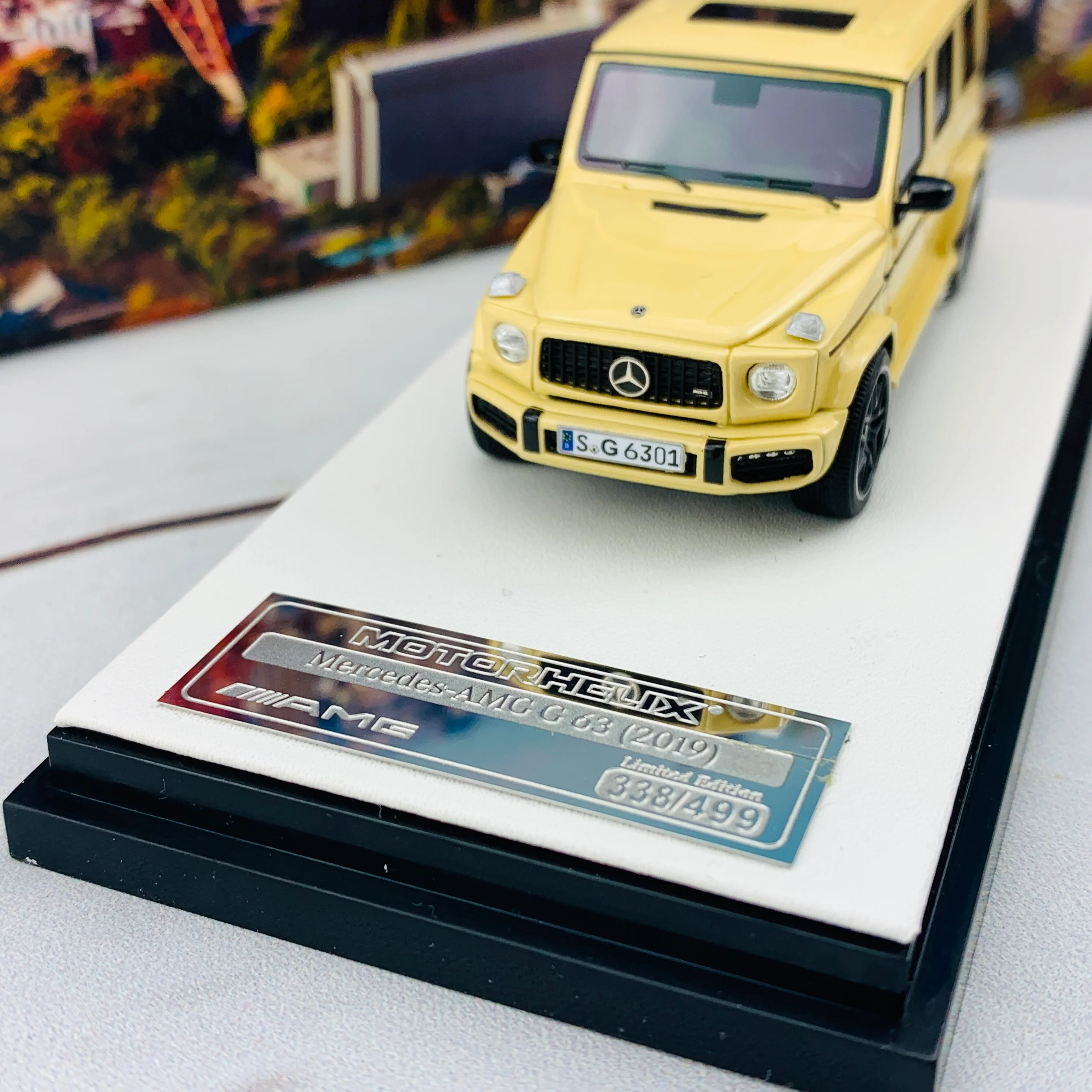 MOTORHELIX 1/64 Mercedes-AMG G63 BEIGE - Image 3