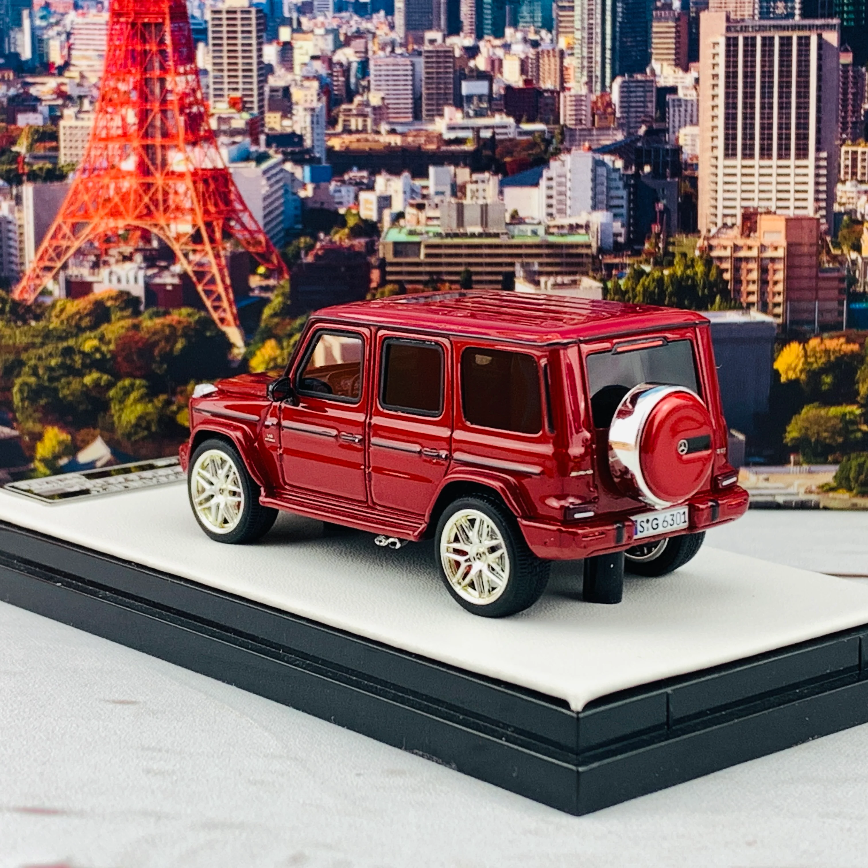 MOTORHELIX 1/64 Mercedes-AMG G63 RED - Image 4
