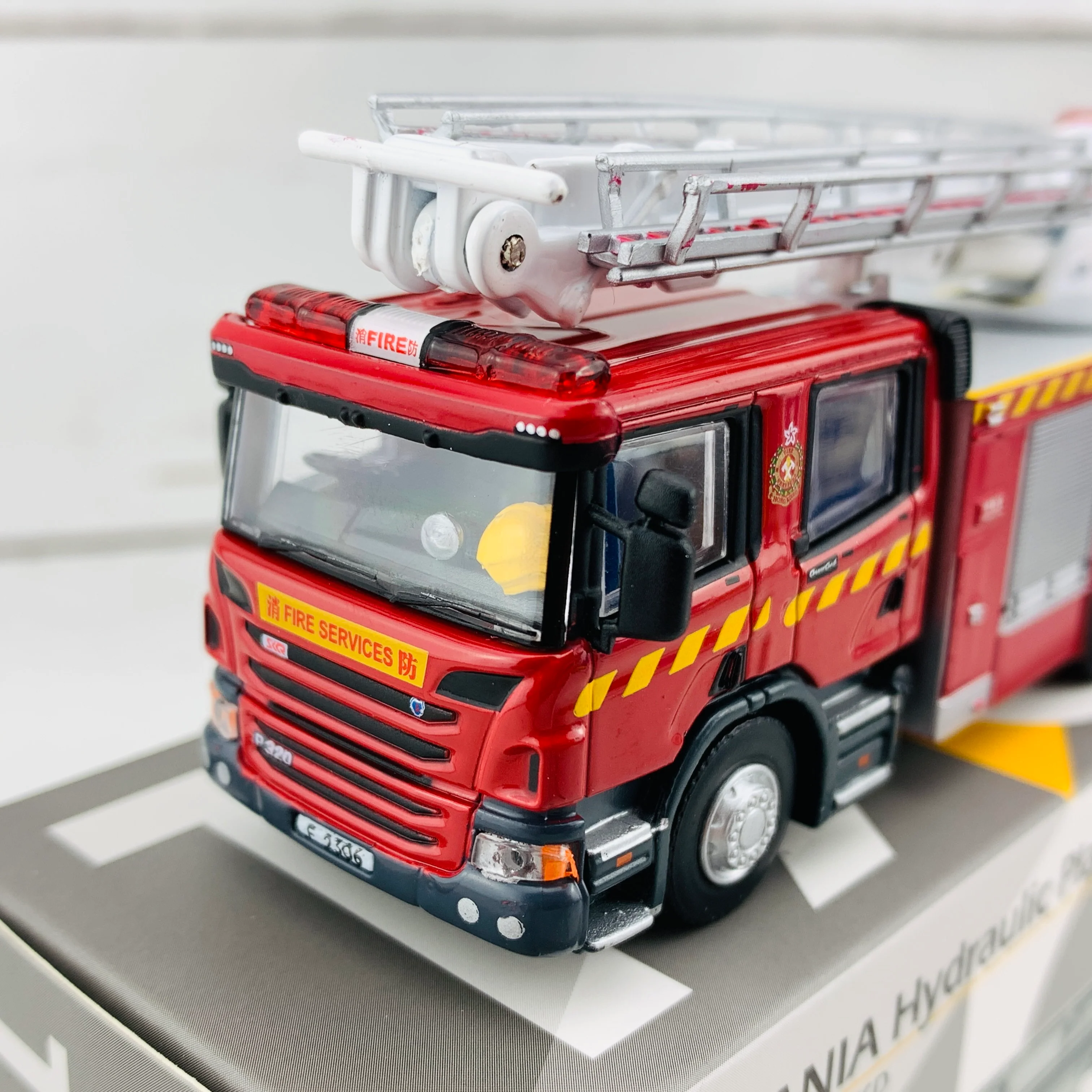 1/76 Tiny 微影 198 Scania HKFSD Hydraulic Platform (F2306) 消防處油壓升降台 ATC64676 - Image 3