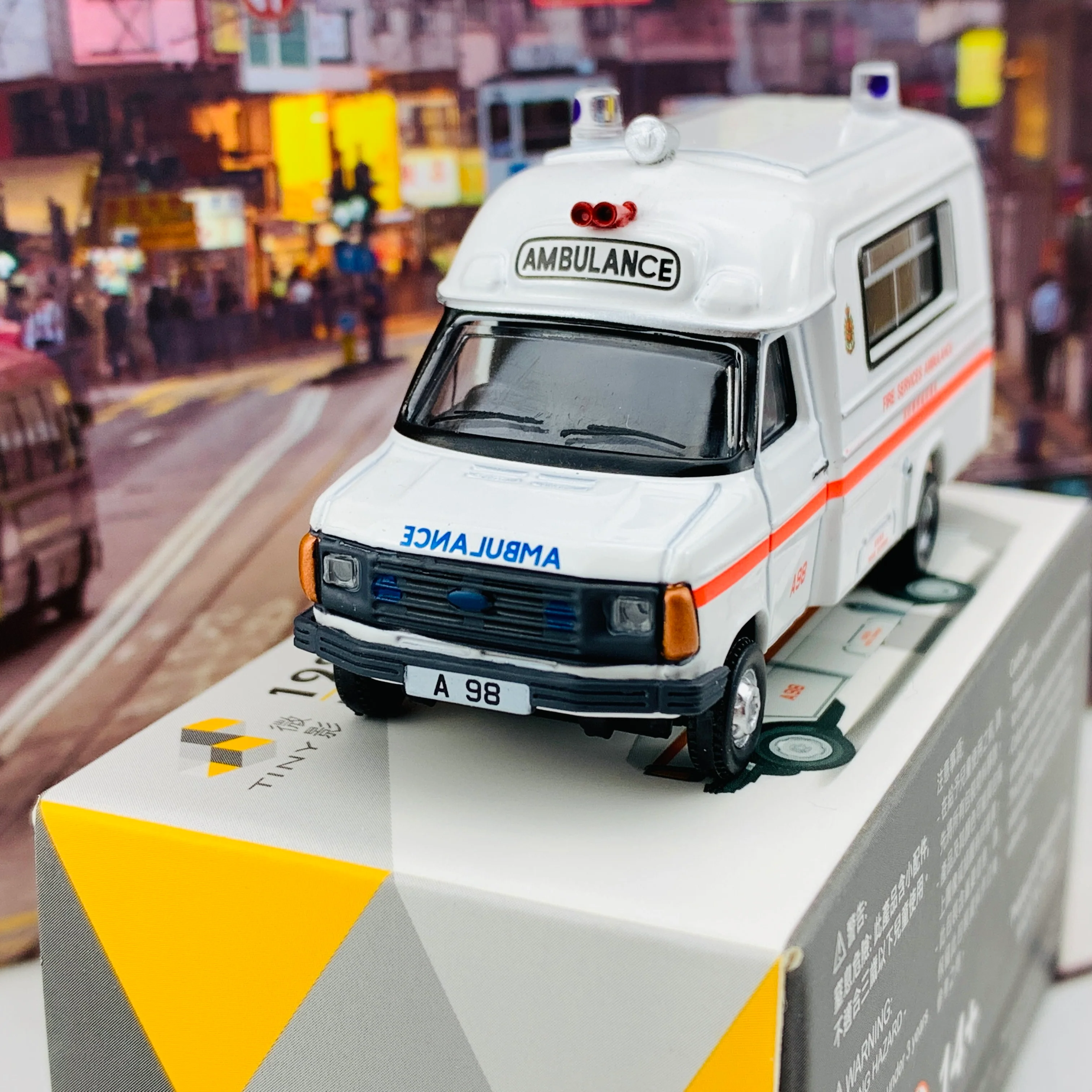 Tiny 微影 19 1980's Ambulance Hong Kong FSD (A98) 大頭福救護車 ATC64953 - Image 3