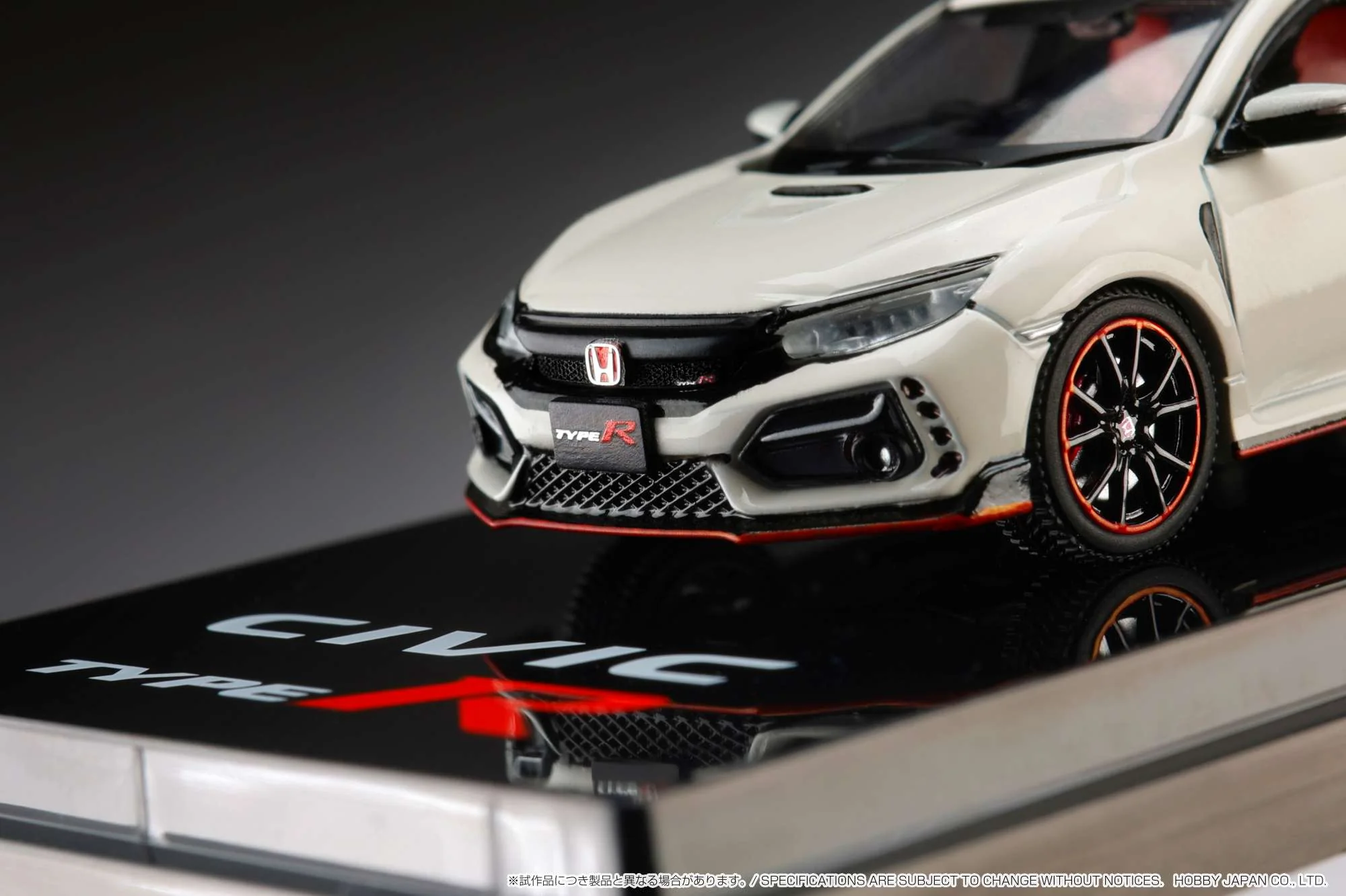 HOBBY JAPAN 1/64 Honda CIVIC TYPE R (FK8) 2020 with Engine Display Model Championship White HJ642055AW - Image 2