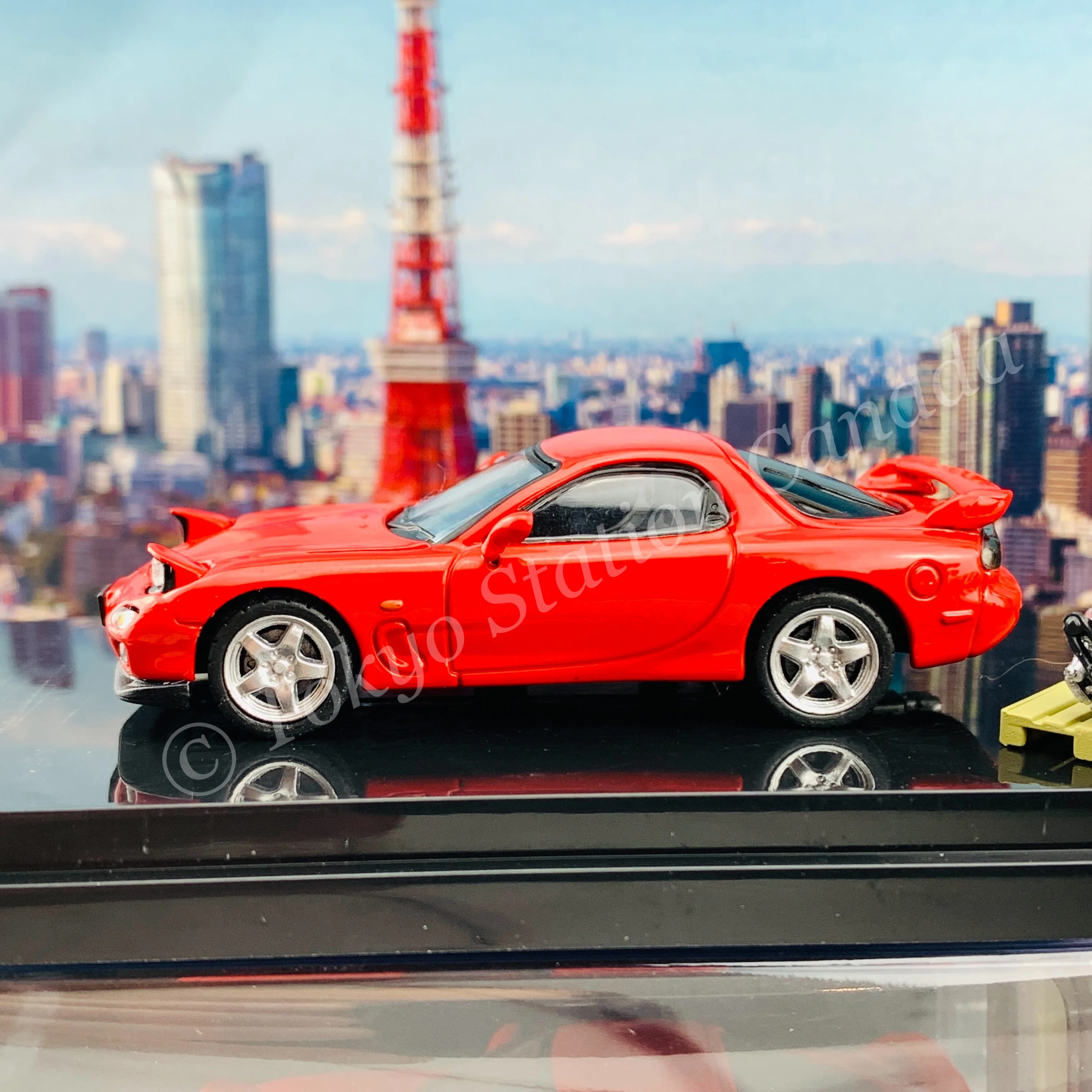 HOBBY JAPAN 1/64 Mazda RX-7 (FD3S) TYPE RS With Engine Display Model Red HJ642007FR - Image 4