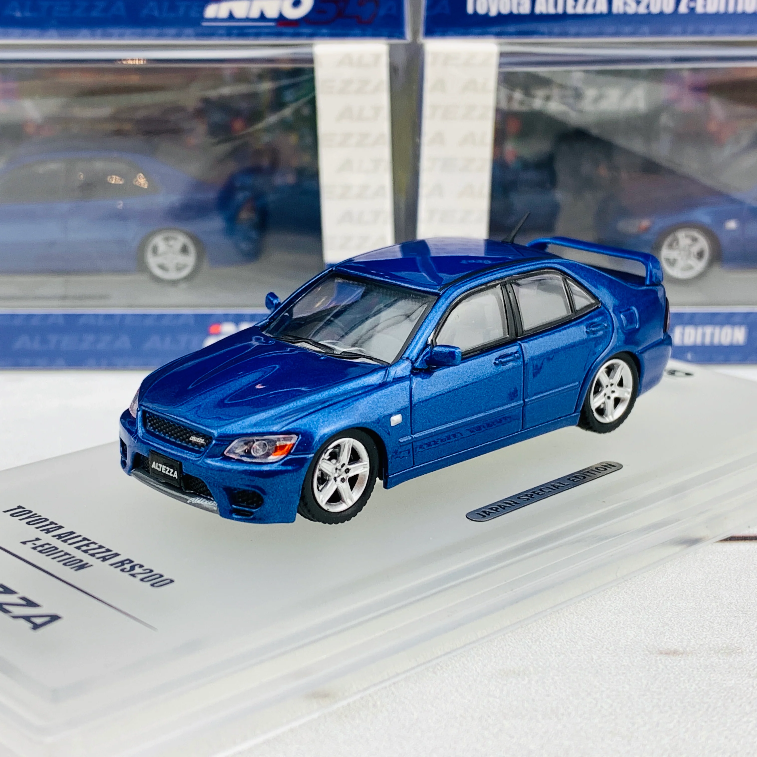 INNO64 1/64 Toyota Altezza RS200 Z-Edition with extra wheels set and carbon hood water slide decals IN64-RS200-BLU - Image 3