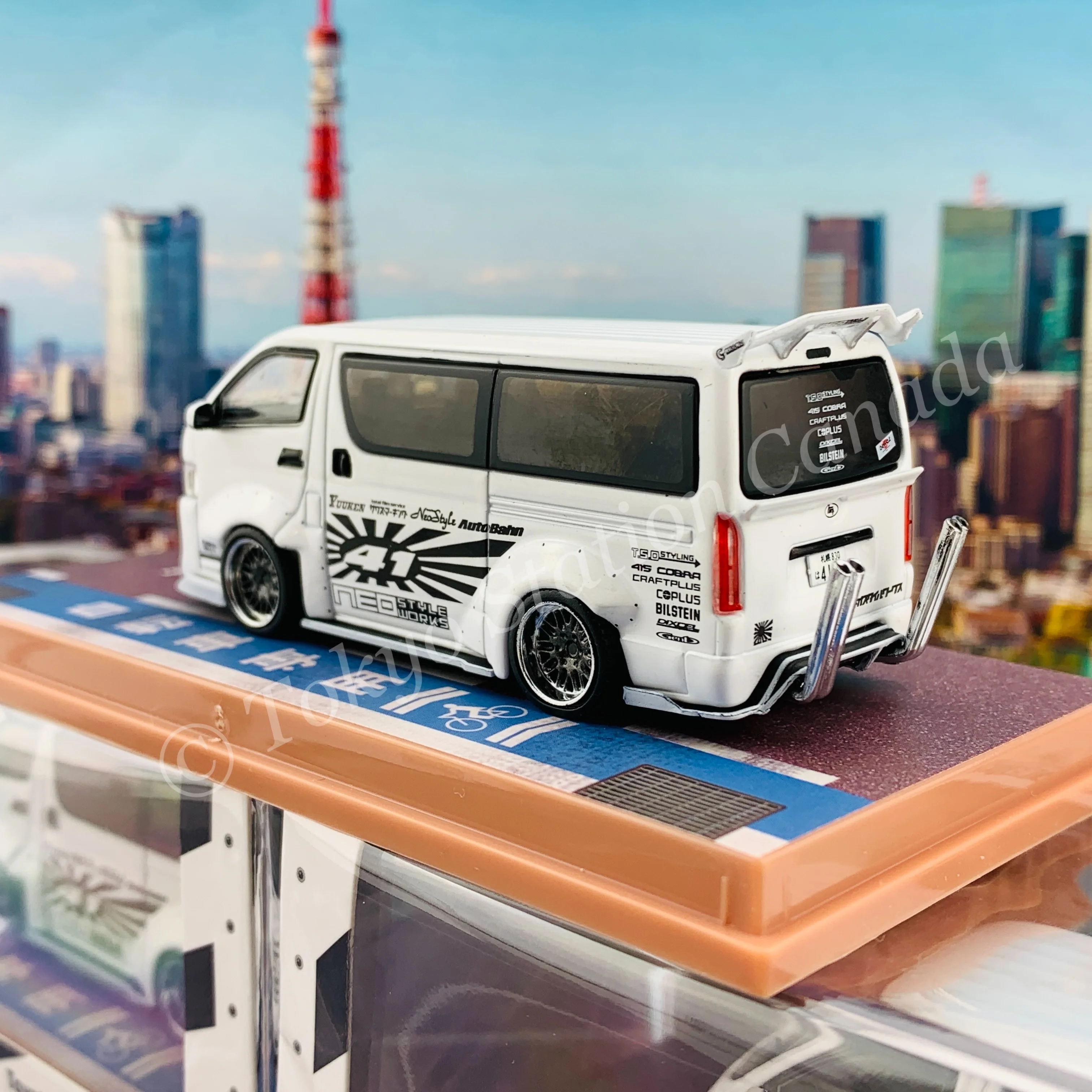 Tarmac Works HOBBY64 1/64 Toyota Hiace Widebody White T64-038-WH - Image 4