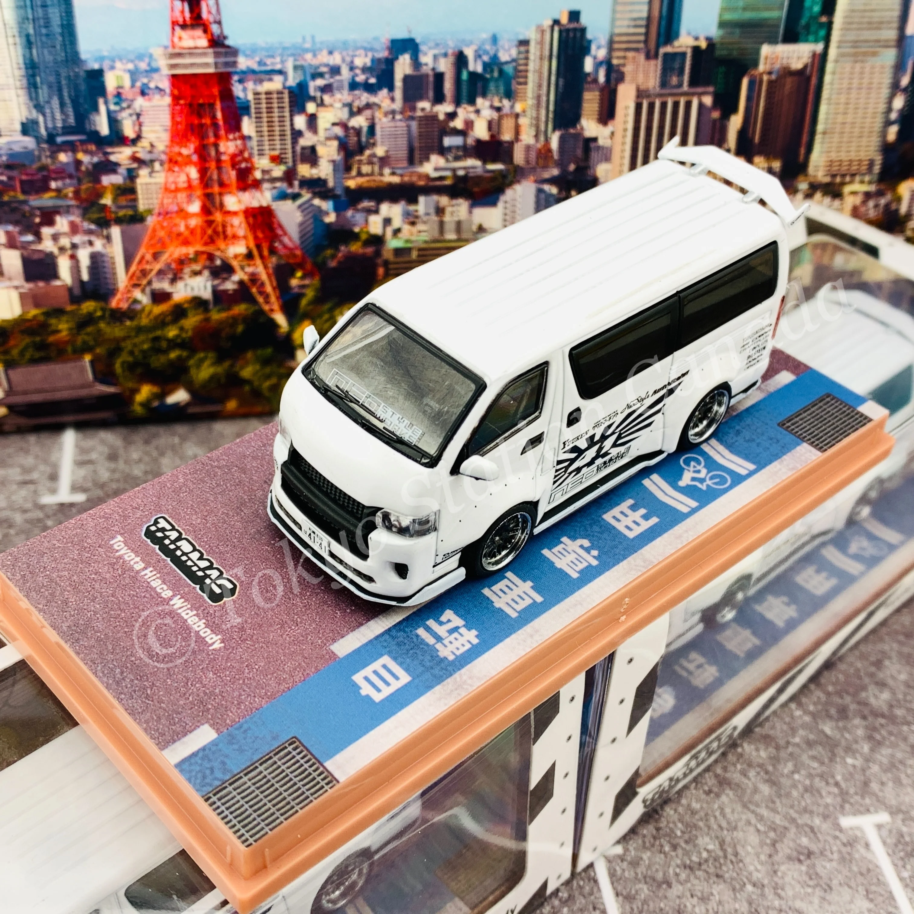 Tarmac Works HOBBY64 1/64 Toyota Hiace Widebody White T64-038-WH - Image 5