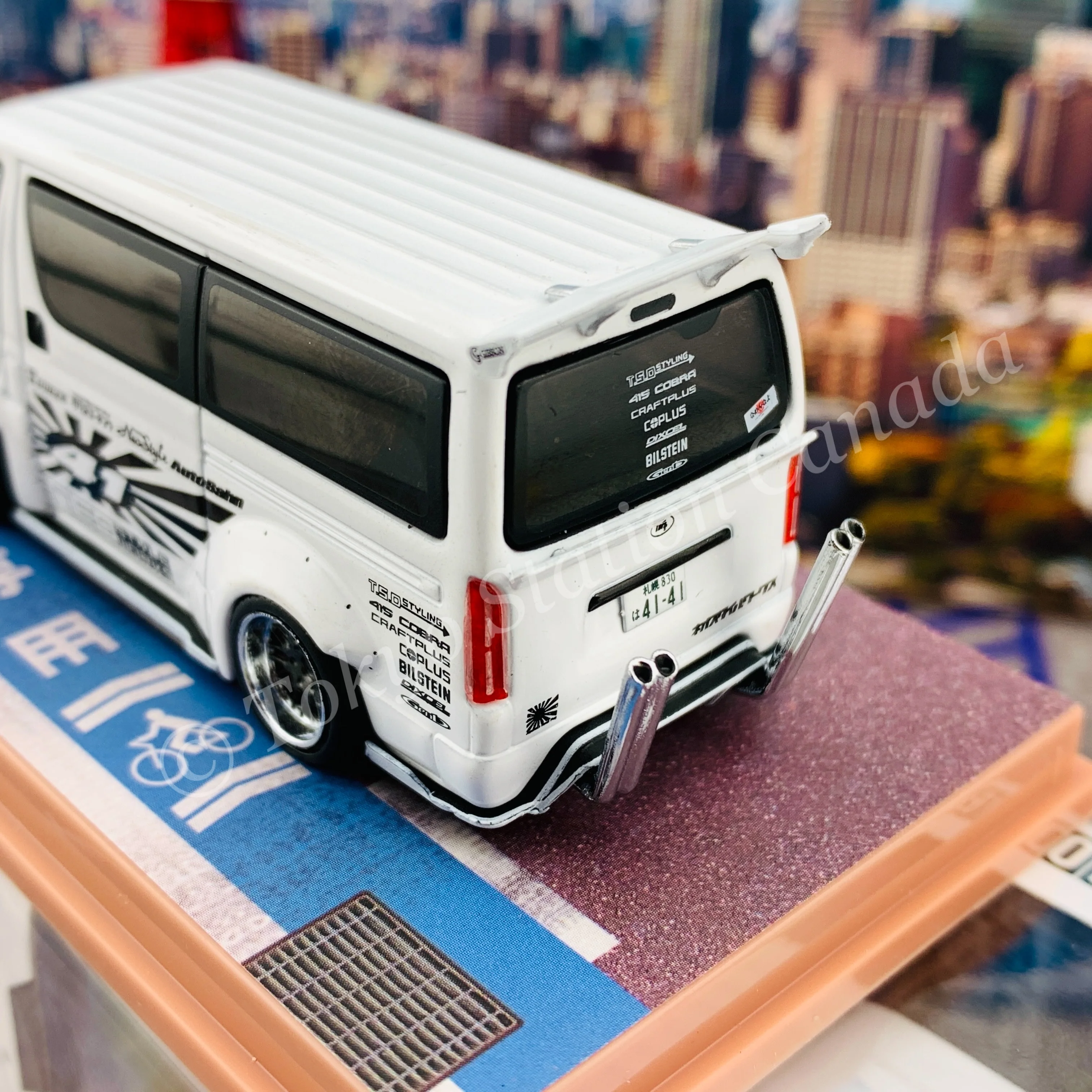 Tarmac Works HOBBY64 1/64 Toyota Hiace Widebody White T64-038-WH - Image 6