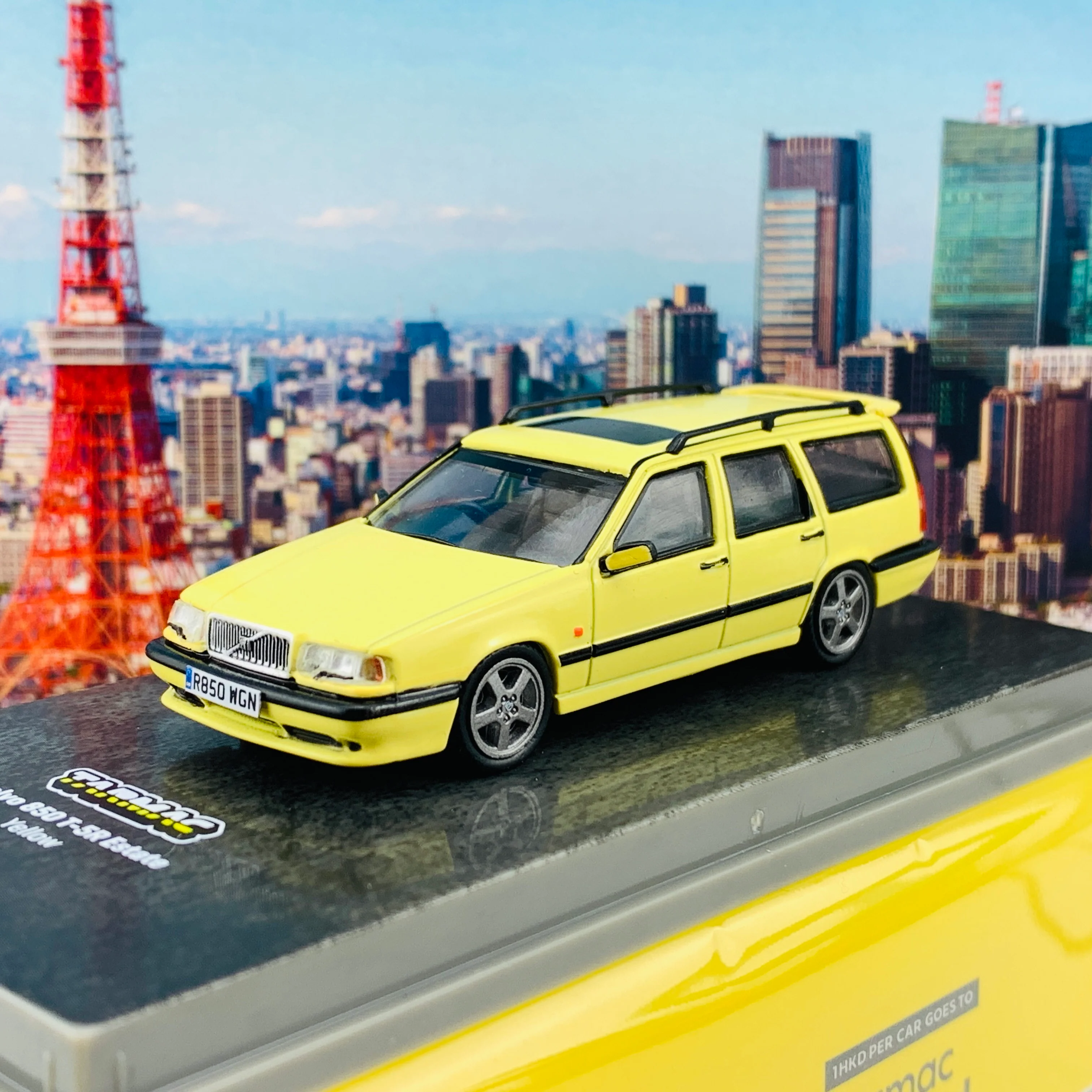 Tarmac Works 1/64 Road Collection Volvo 850 T-5R Estate Yellow T64R-039-YL - Image 2