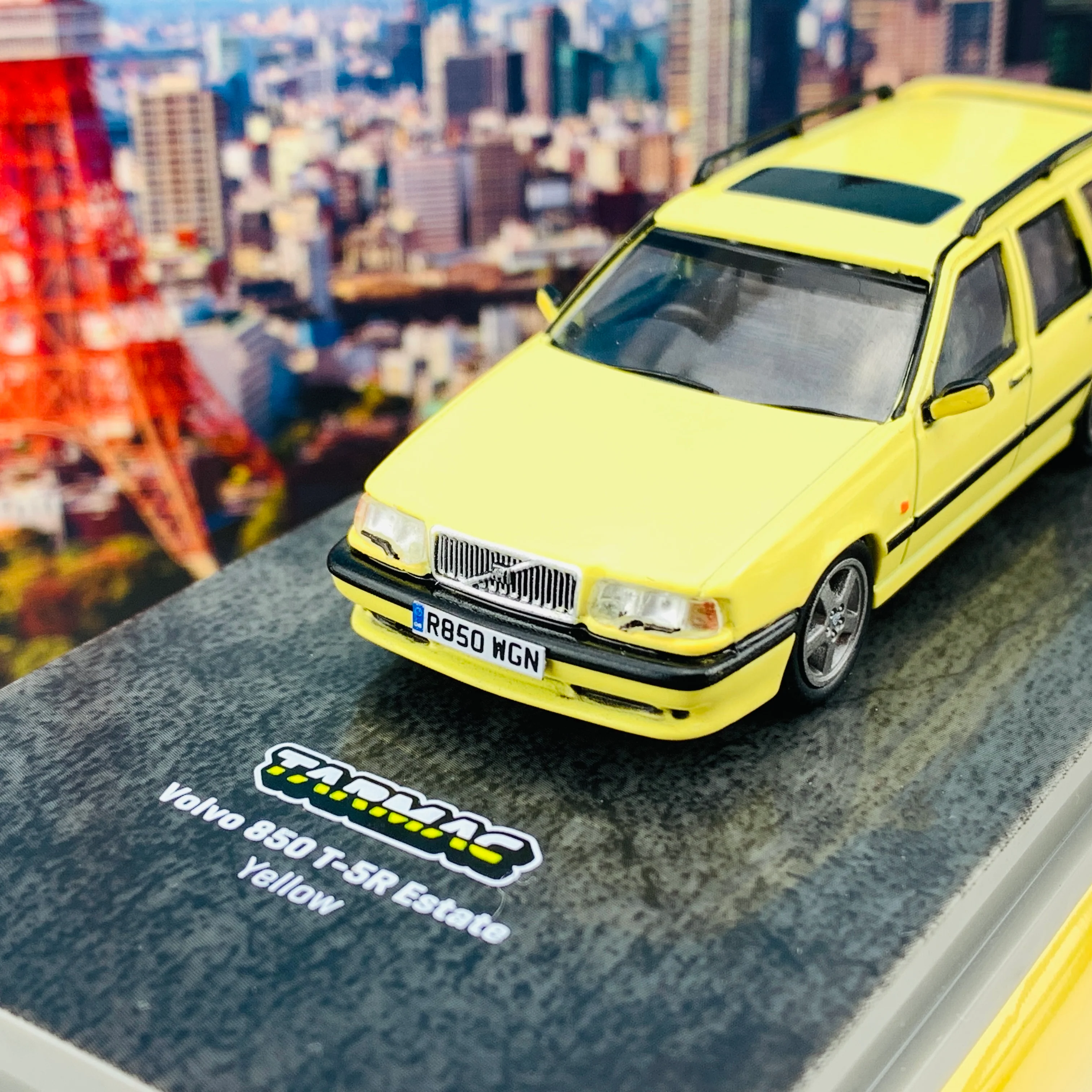 Tarmac Works 1/64 Road Collection Volvo 850 T-5R Estate Yellow T64R-039-YL - Image 3