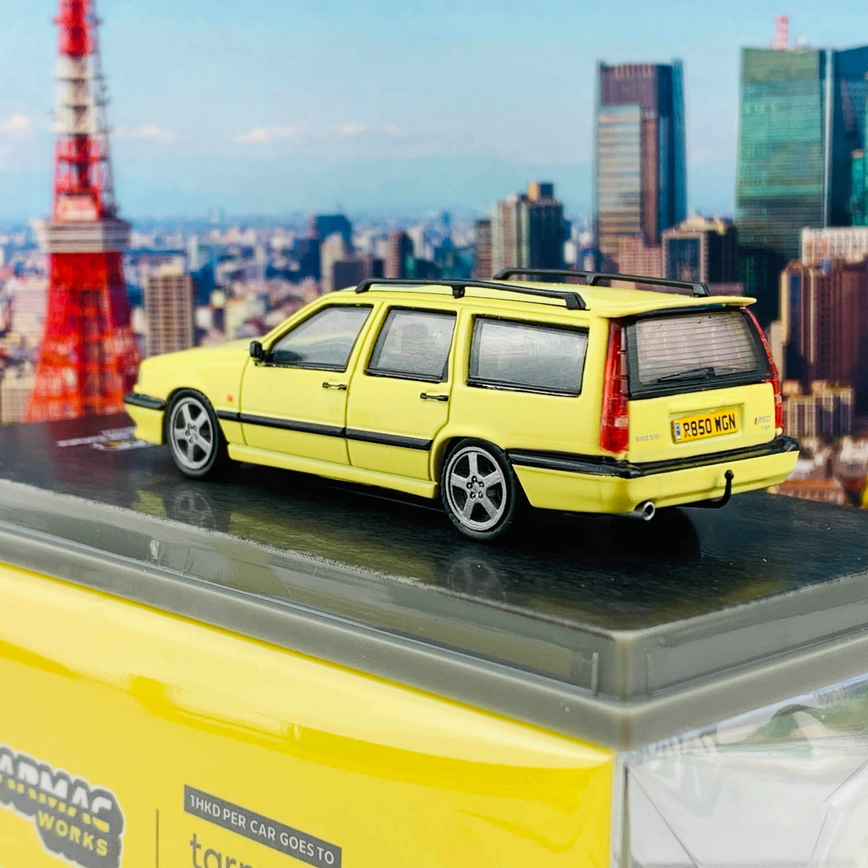 Tarmac Works 1/64 Road Collection Volvo 850 T-5R Estate Yellow T64R-039-YL - Image 4