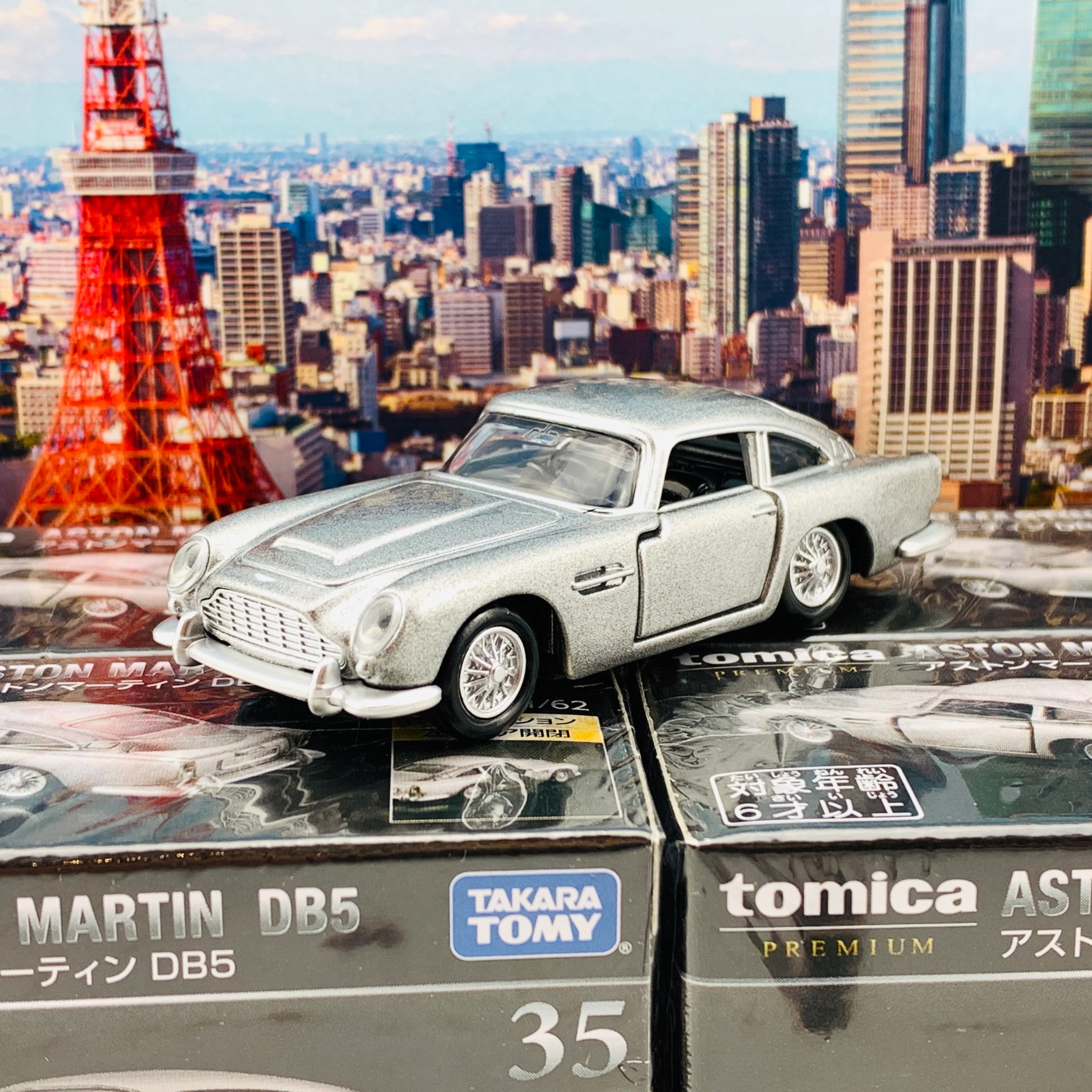Tomica Premium 35 Aston Martin DB5 - Image 2