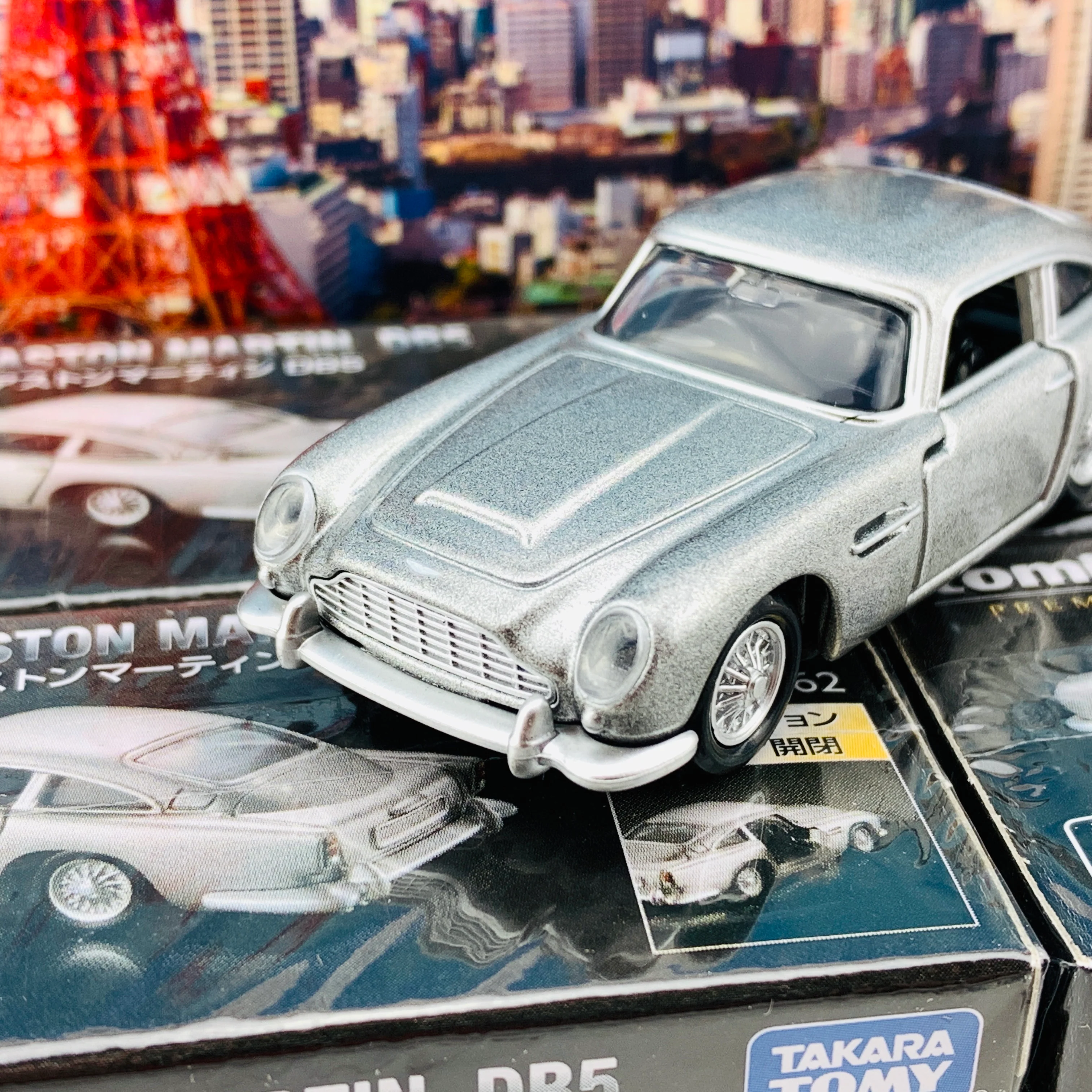 Tomica Premium 35 Aston Martin DB5 - Image 3