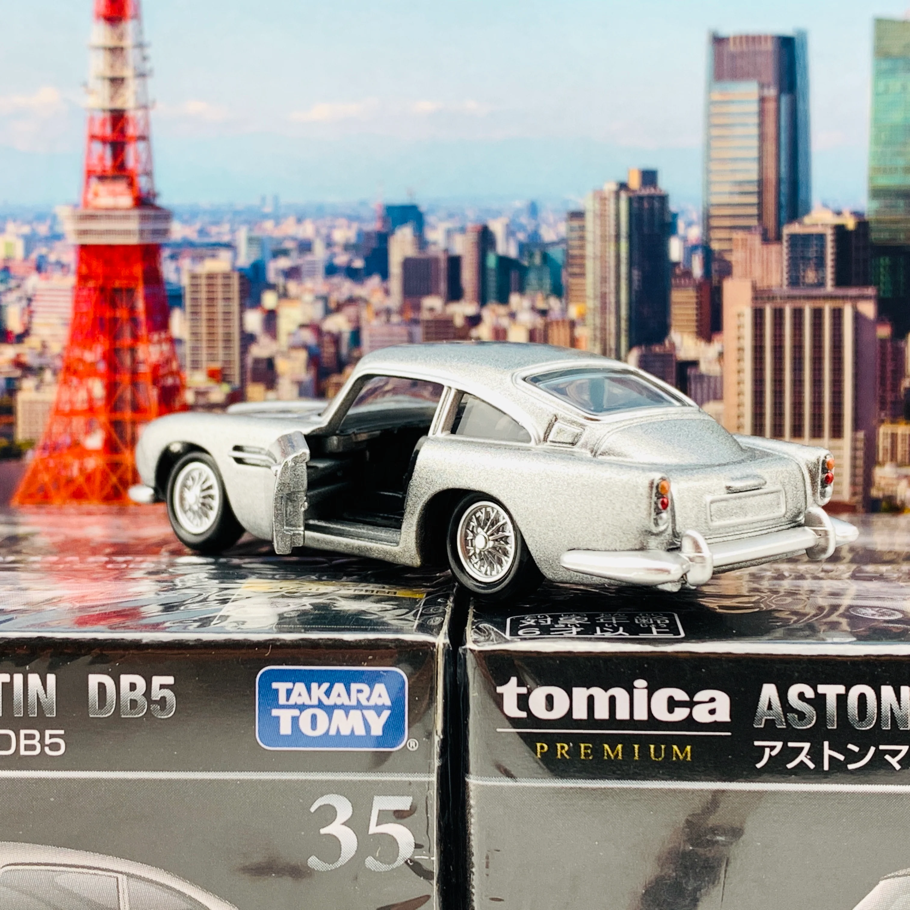 Tomica Premium 35 Aston Martin DB5 - Image 4