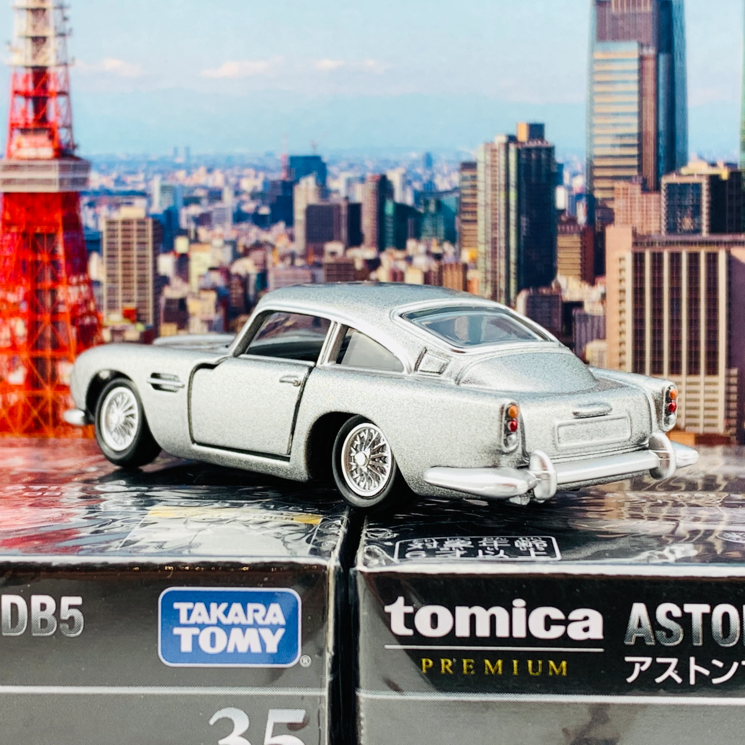 Tomica Premium 35 Aston Martin DB5 - Image 5