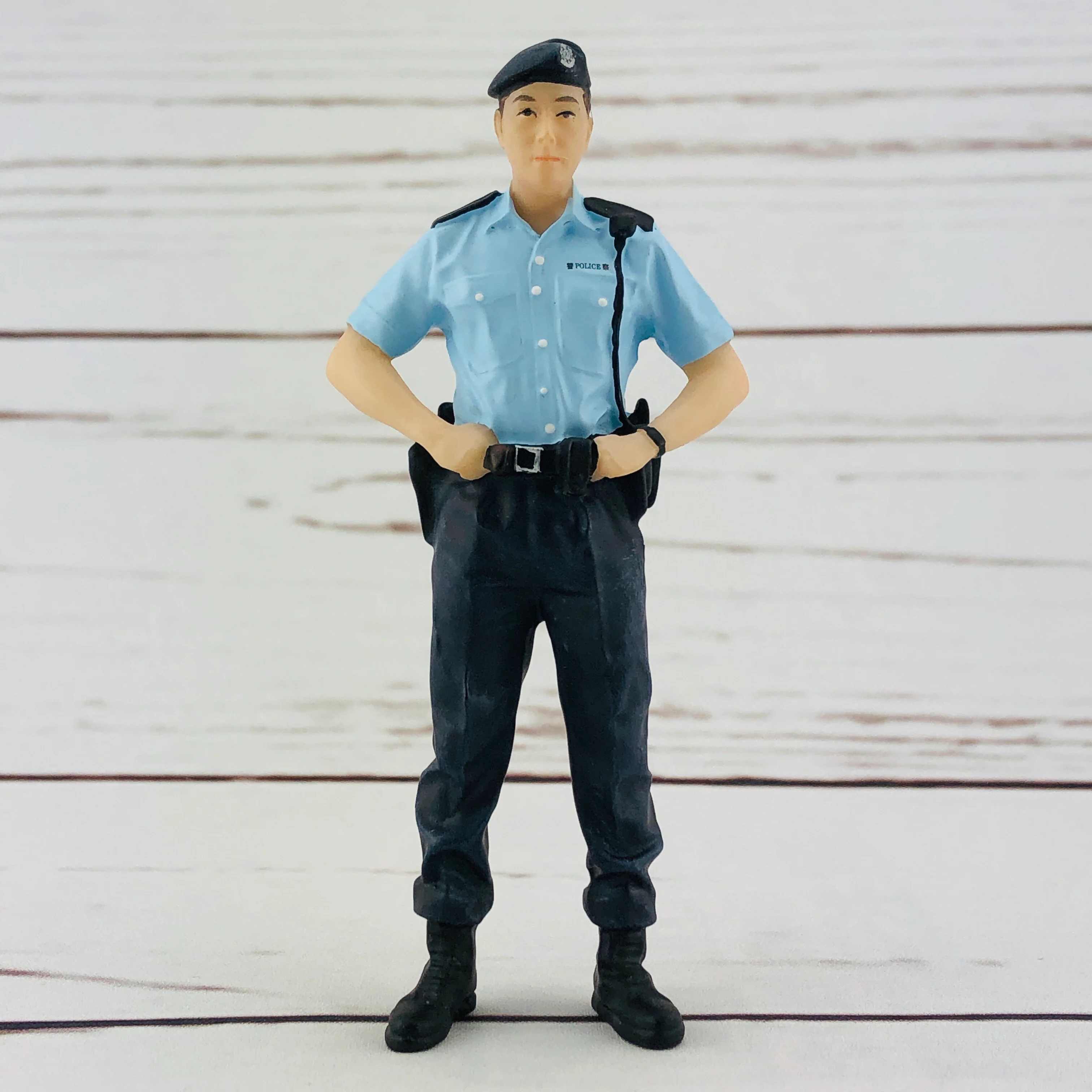Tiny 1/18 Figure Police Constable (PTU) - Image 2