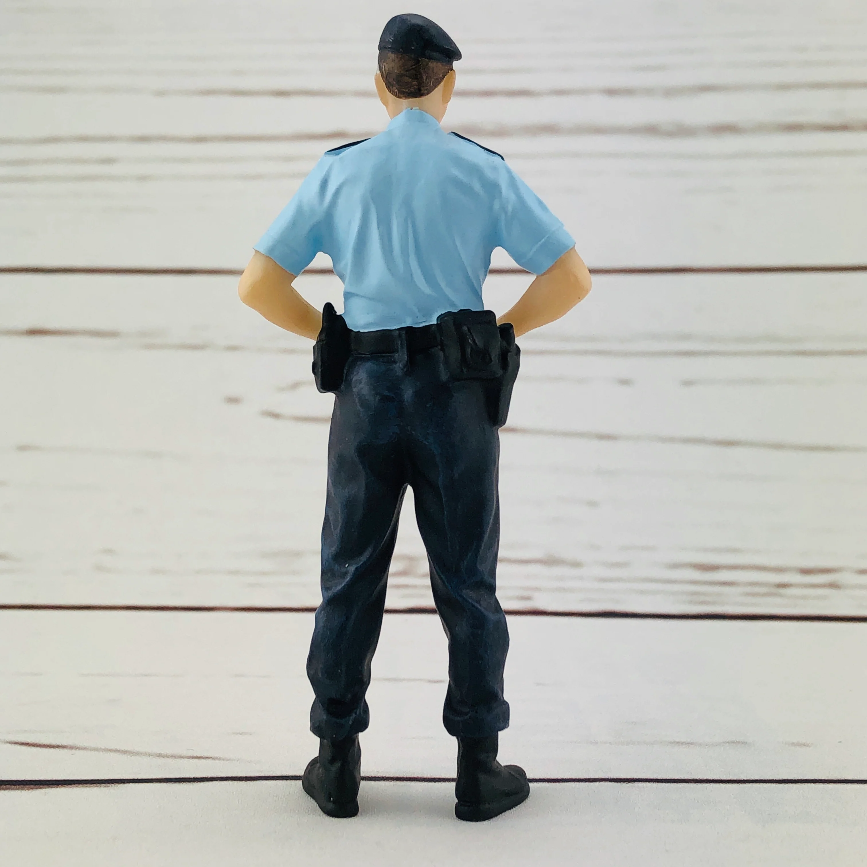 Tiny 1/18 Figure Police Constable (PTU) - Image 3