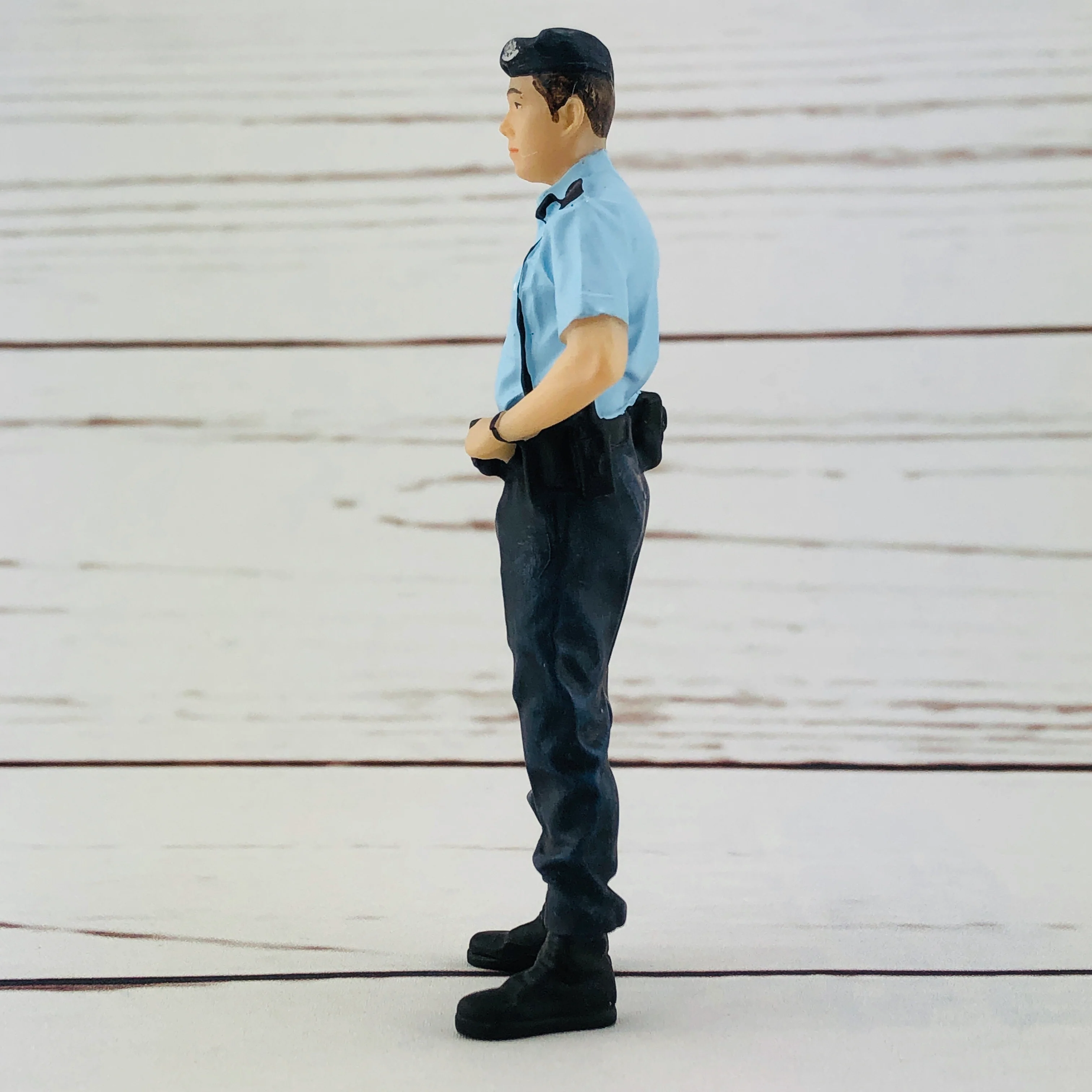 Tiny 1/18 Figure Police Constable (PTU) - Image 4