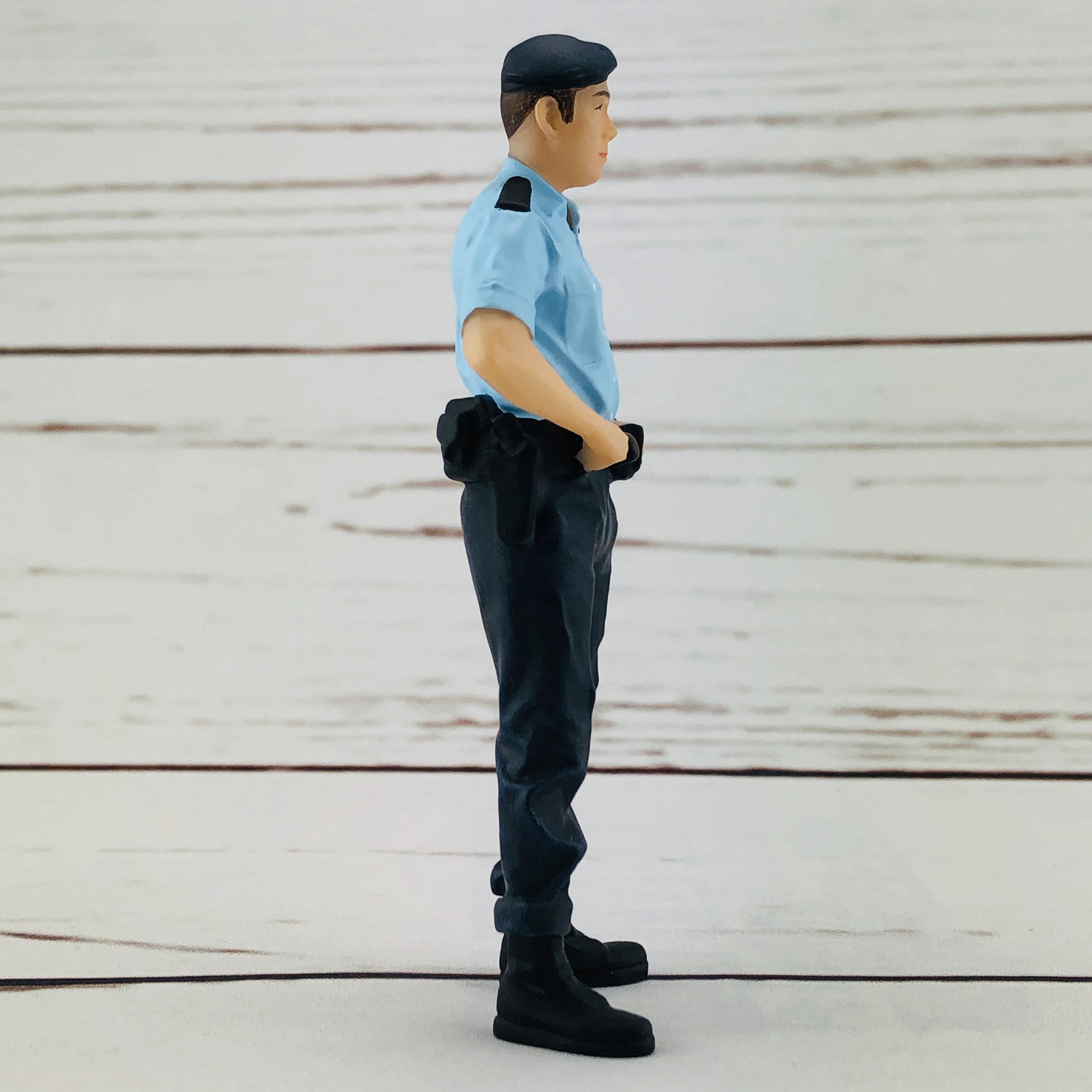 Tiny 1/18 Figure Police Constable (PTU) - Image 5