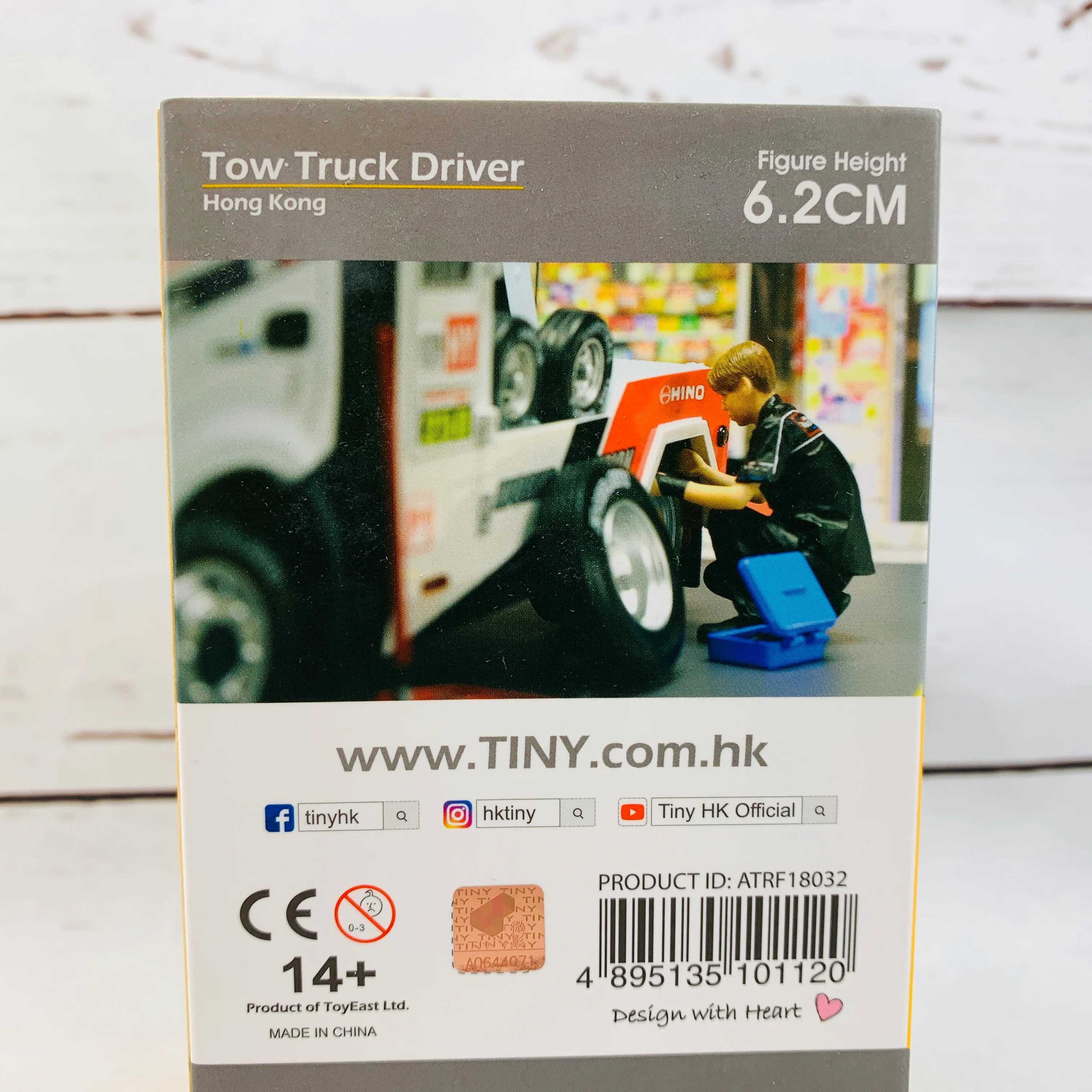 Tiny 微影 1/18 Figure 26 Tow Truck Driver (World Champion Towing Service Hong Kong) ATRF18032 - Image 2