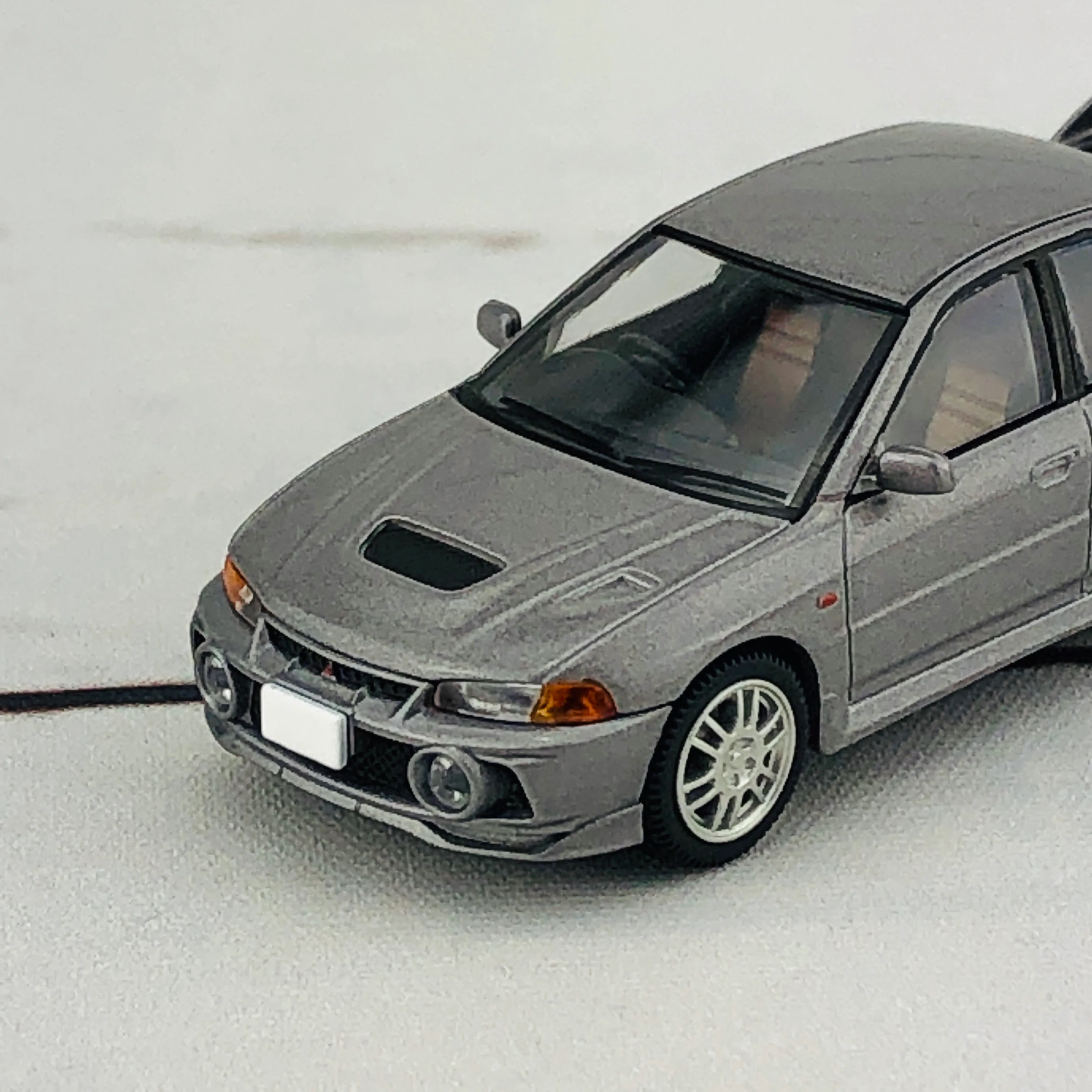 Tomica Limited Vintage Neo Mitsubishi Lancer Evolution IV GSR Silver (1996) LV-N186a - Image 3