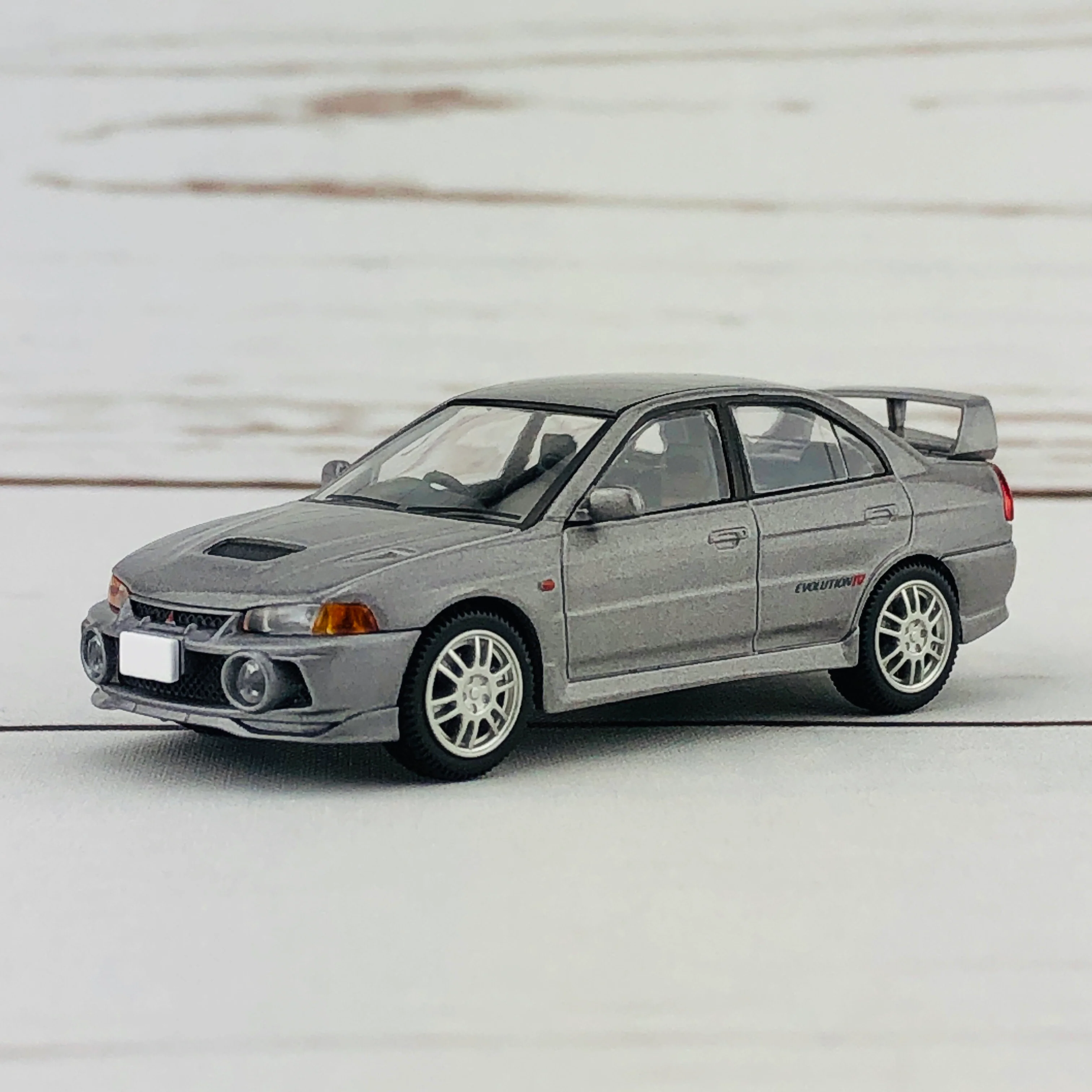 Tomica Limited Vintage Neo Mitsubishi Lancer Evolution IV GSR Silver (1996) LV-N186a - Image 4