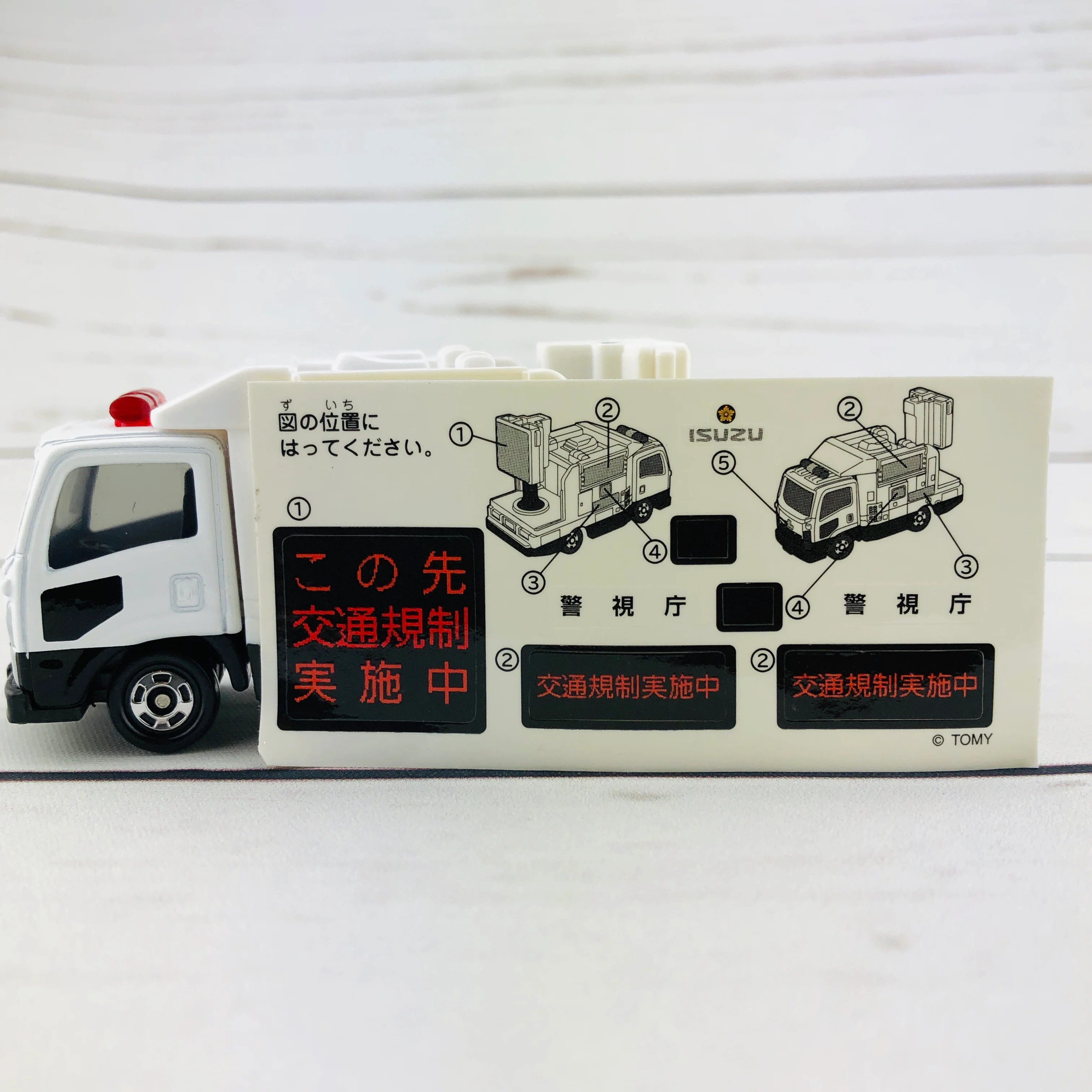 TOMICA 28 Isuzu Sign Car - Image 7