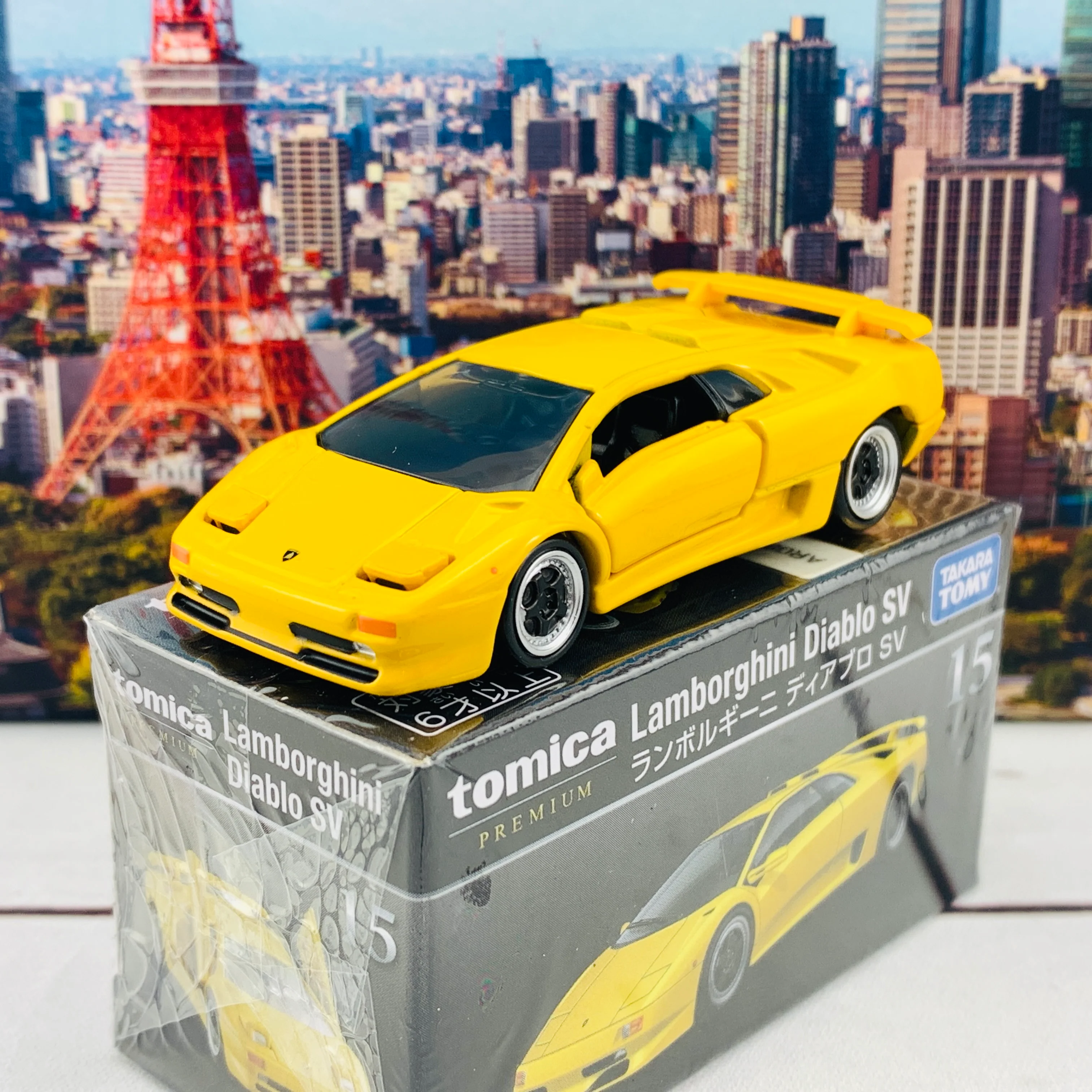Tomica Premium 15 Lamborghini Diablo (Yellow) - Image 2