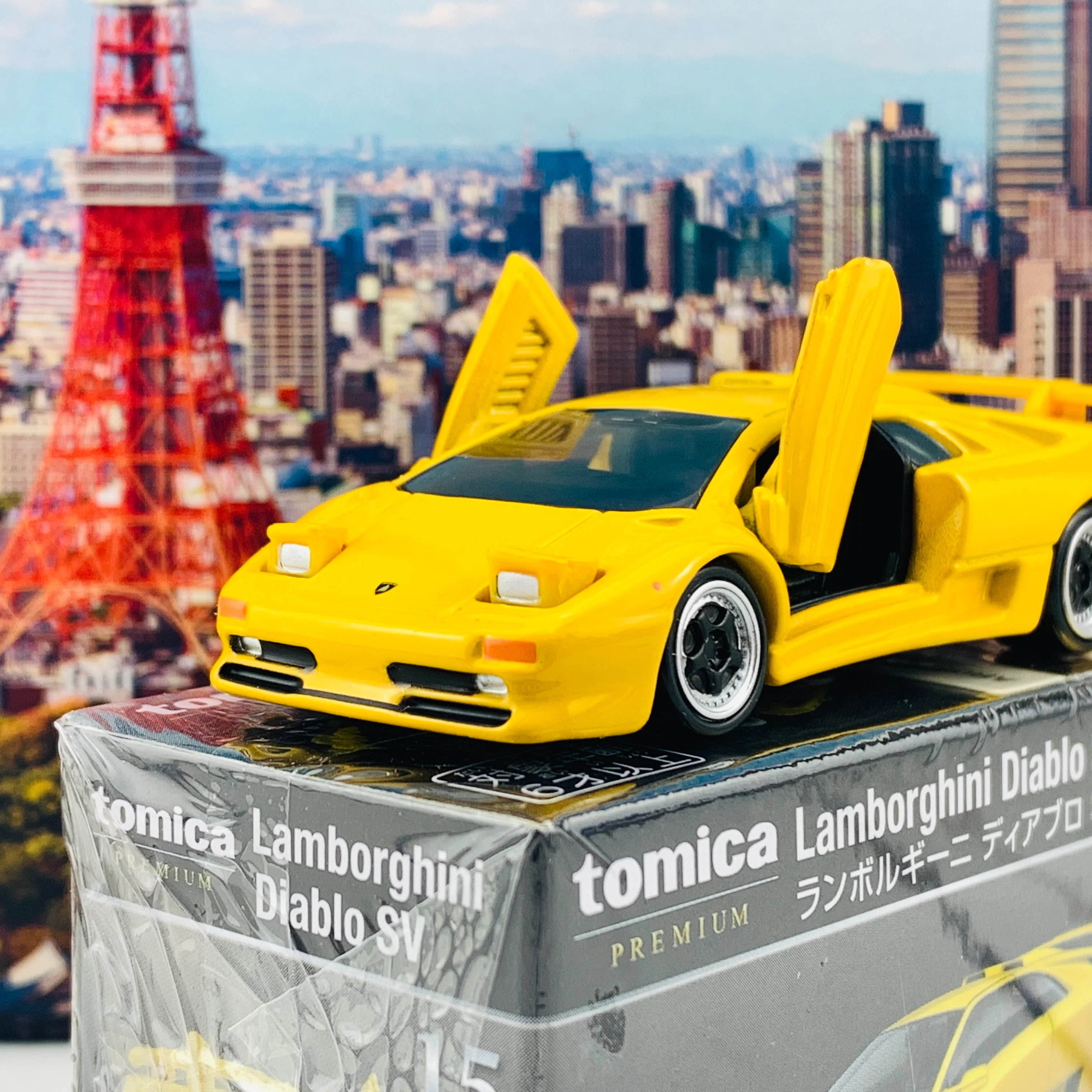 Tomica Premium 15 Lamborghini Diablo (Yellow) - Image 3